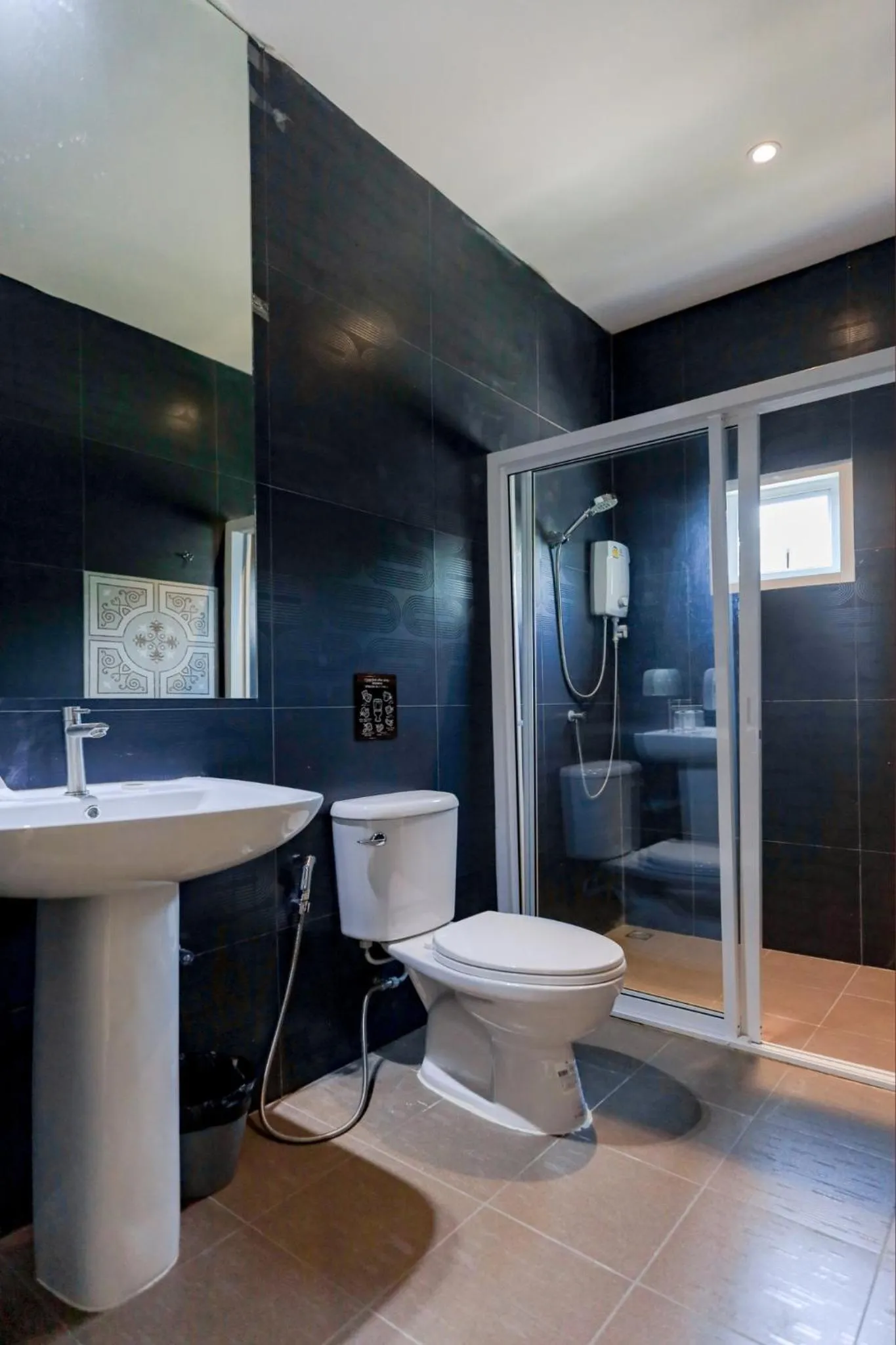 Shower in Marc Hotel Maesai