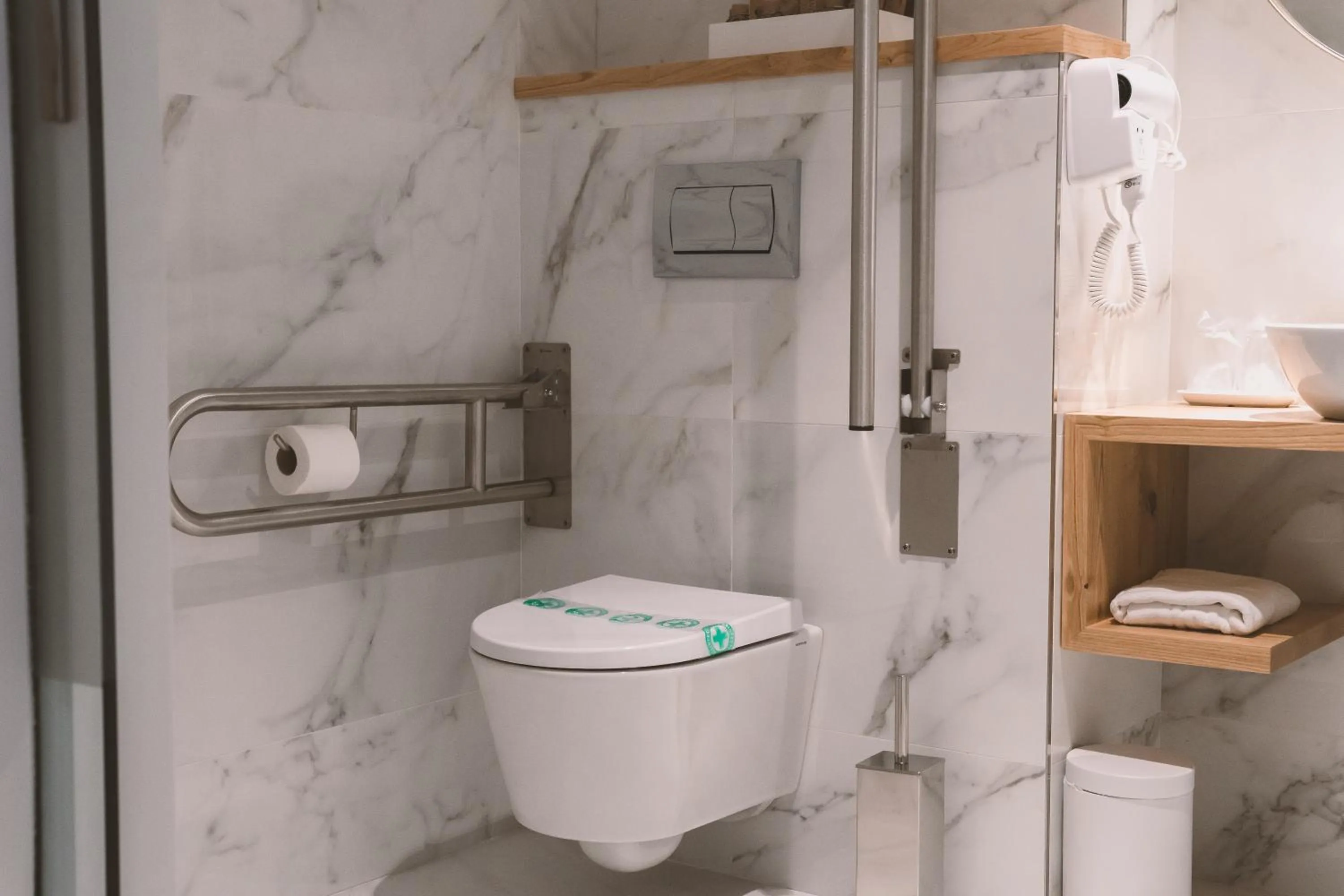 Shower in HOTEL CANDOR