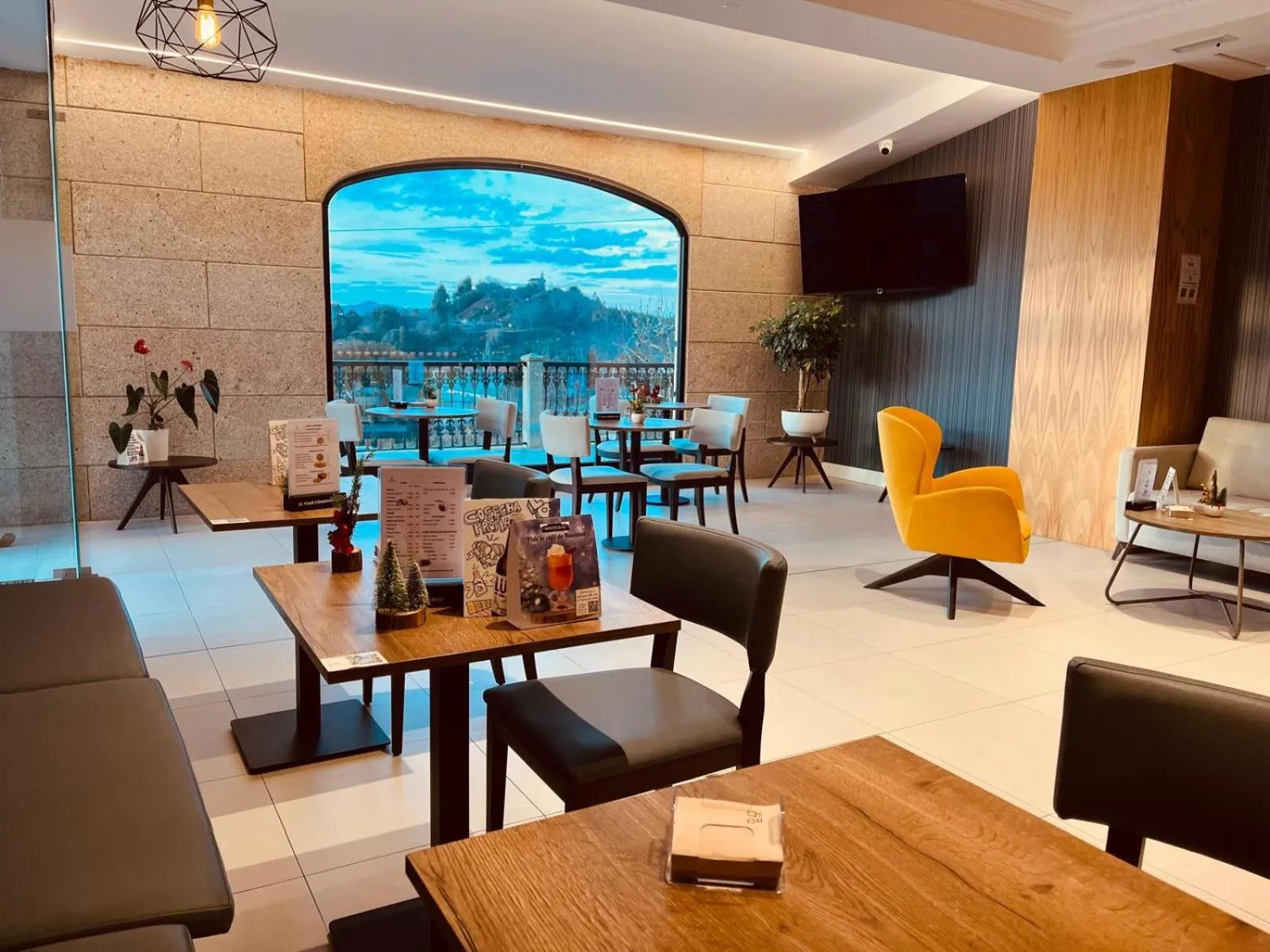 TV and multimedia in HOTEL CANDOR