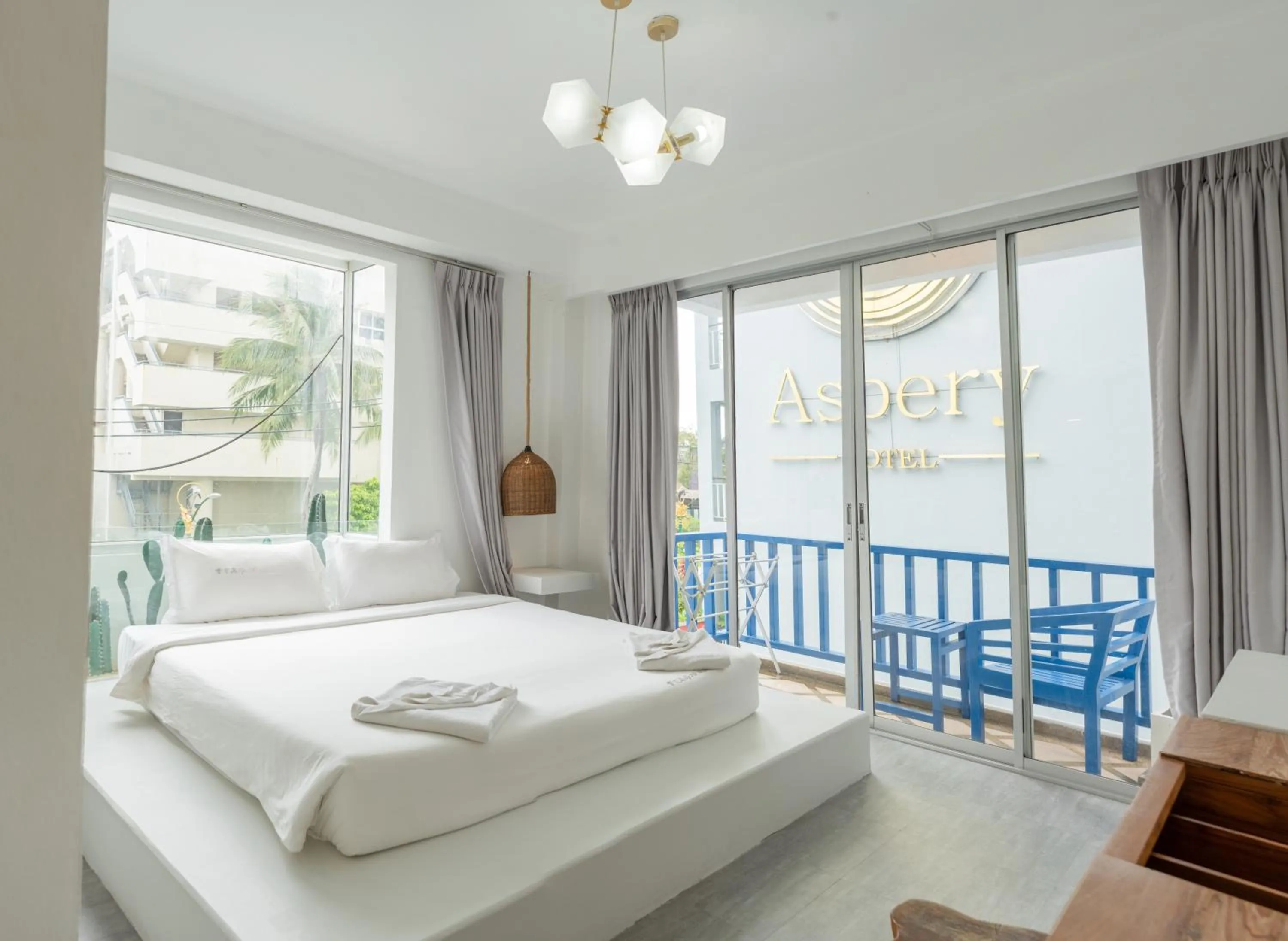 Photo of the whole room, Bed in Meow Cat Cafe & Hotel