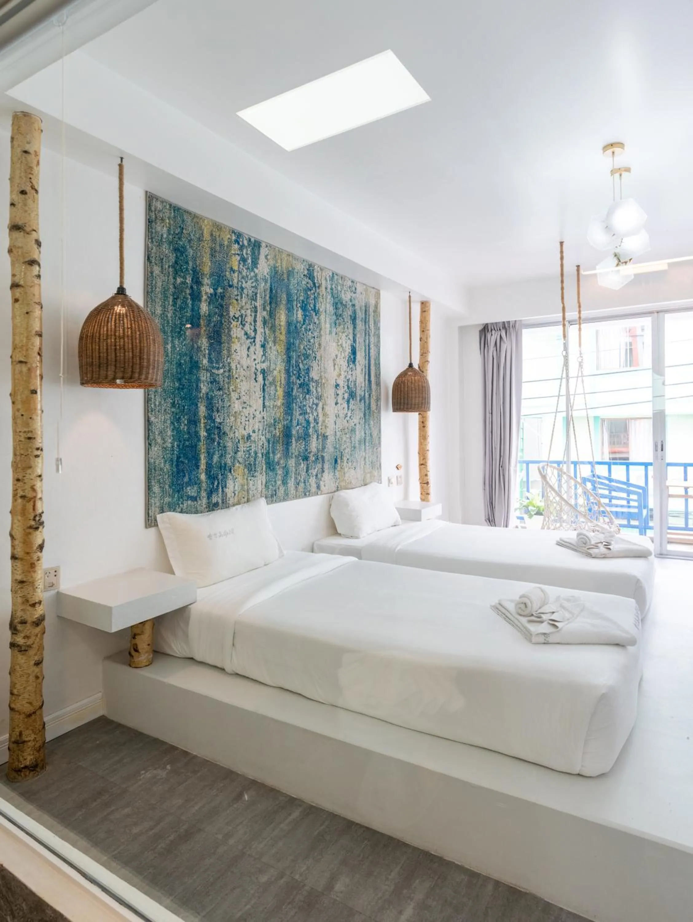 Bed in Meow Cat Cafe & Hotel