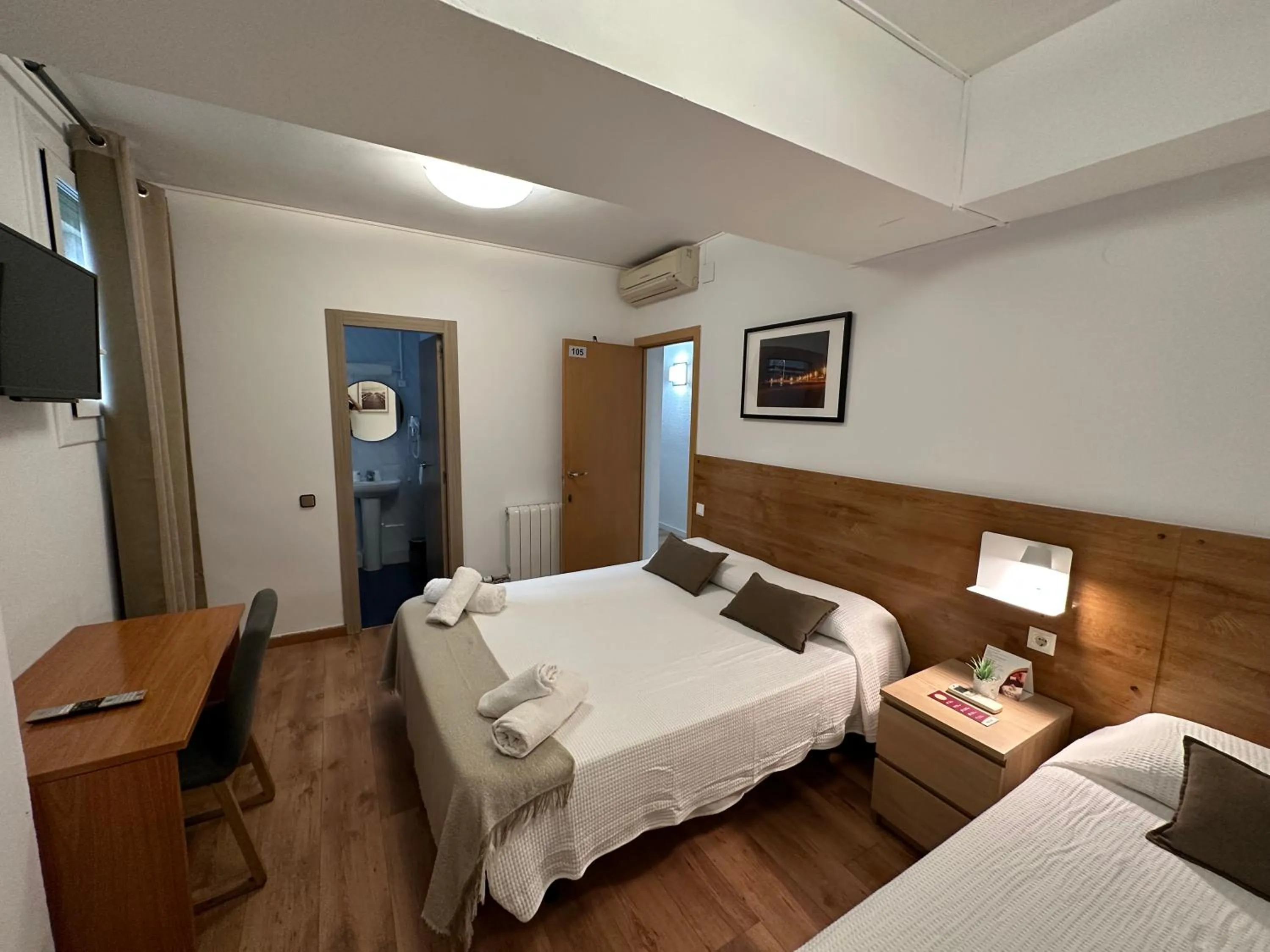 View (from property/room), Bed in Hostal Alogar