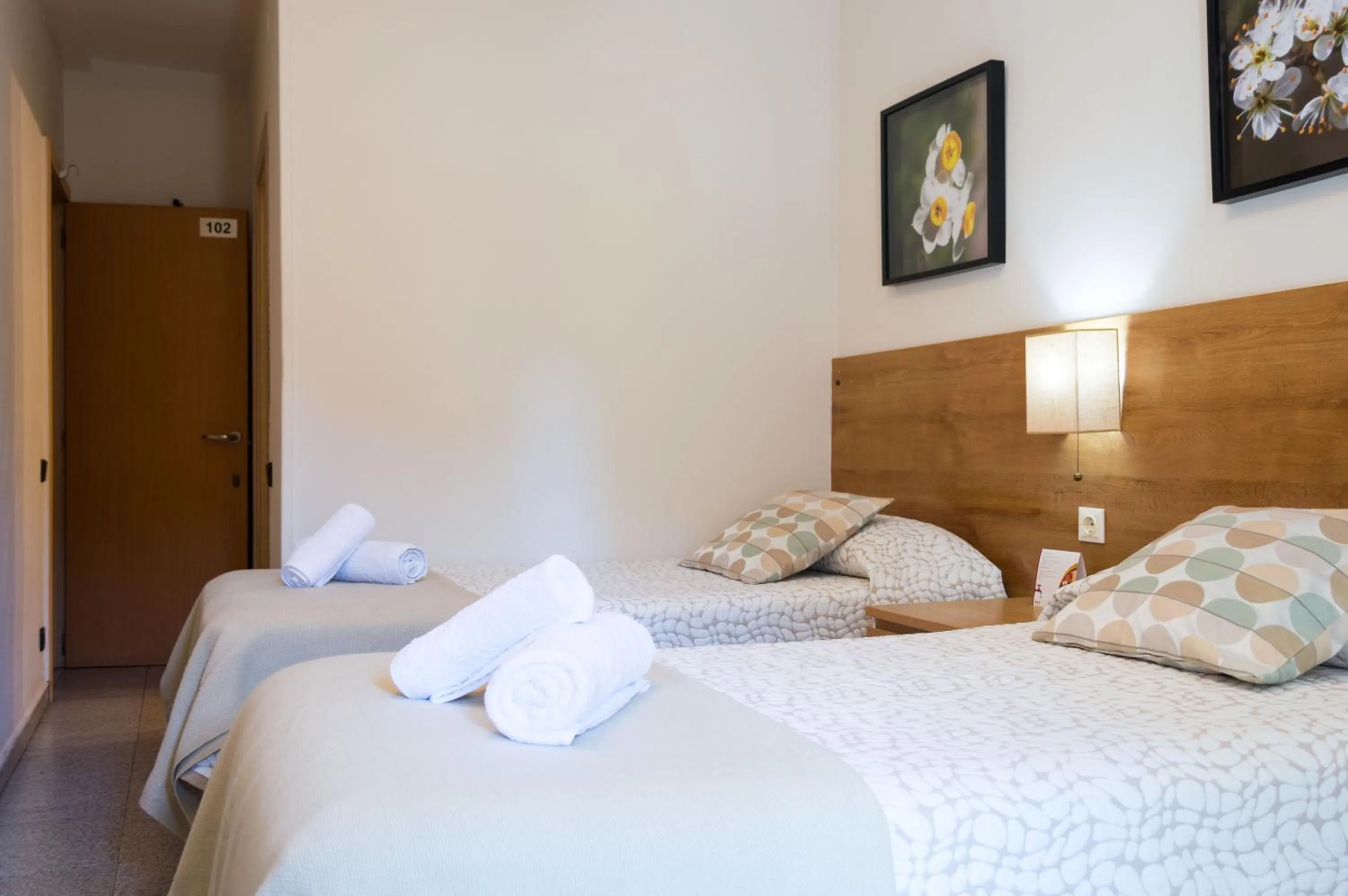 Photo of the whole room, Bed in Hostal Alogar