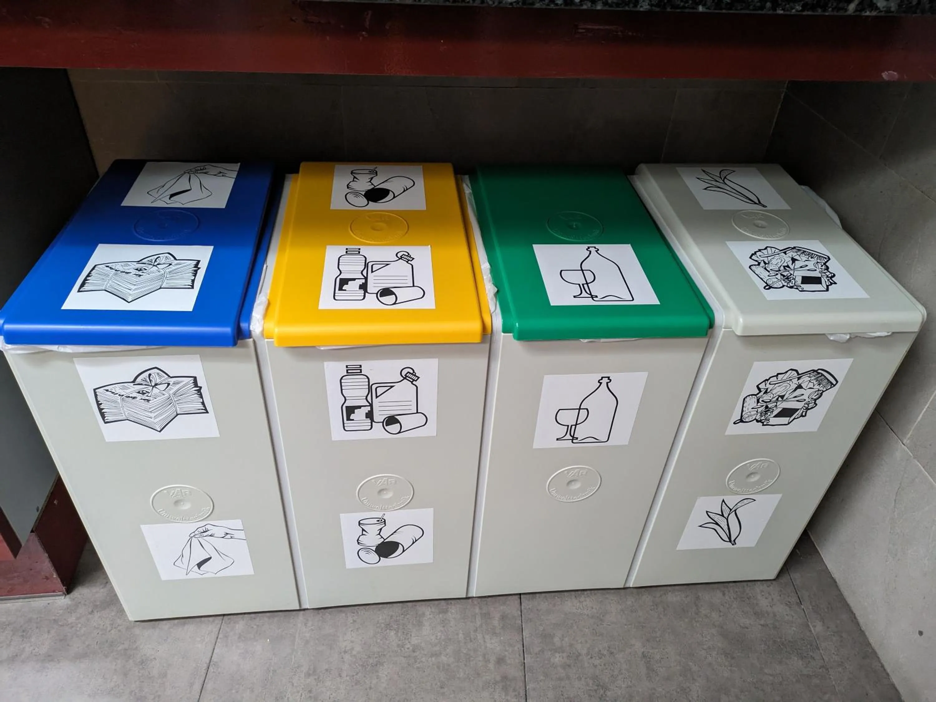 Toilet in Hostal Alogar