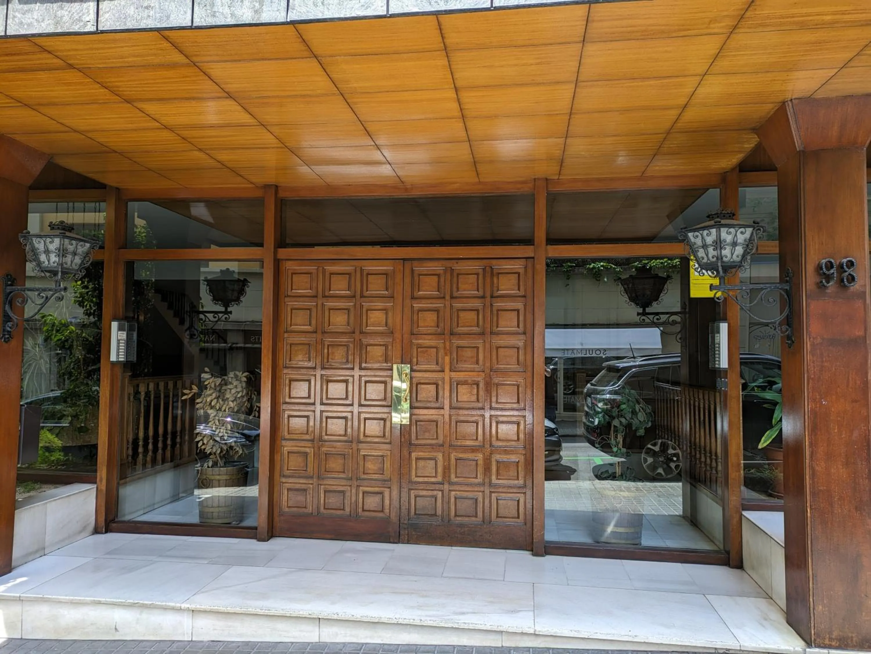 Facade/entrance in Hostal Alogar
