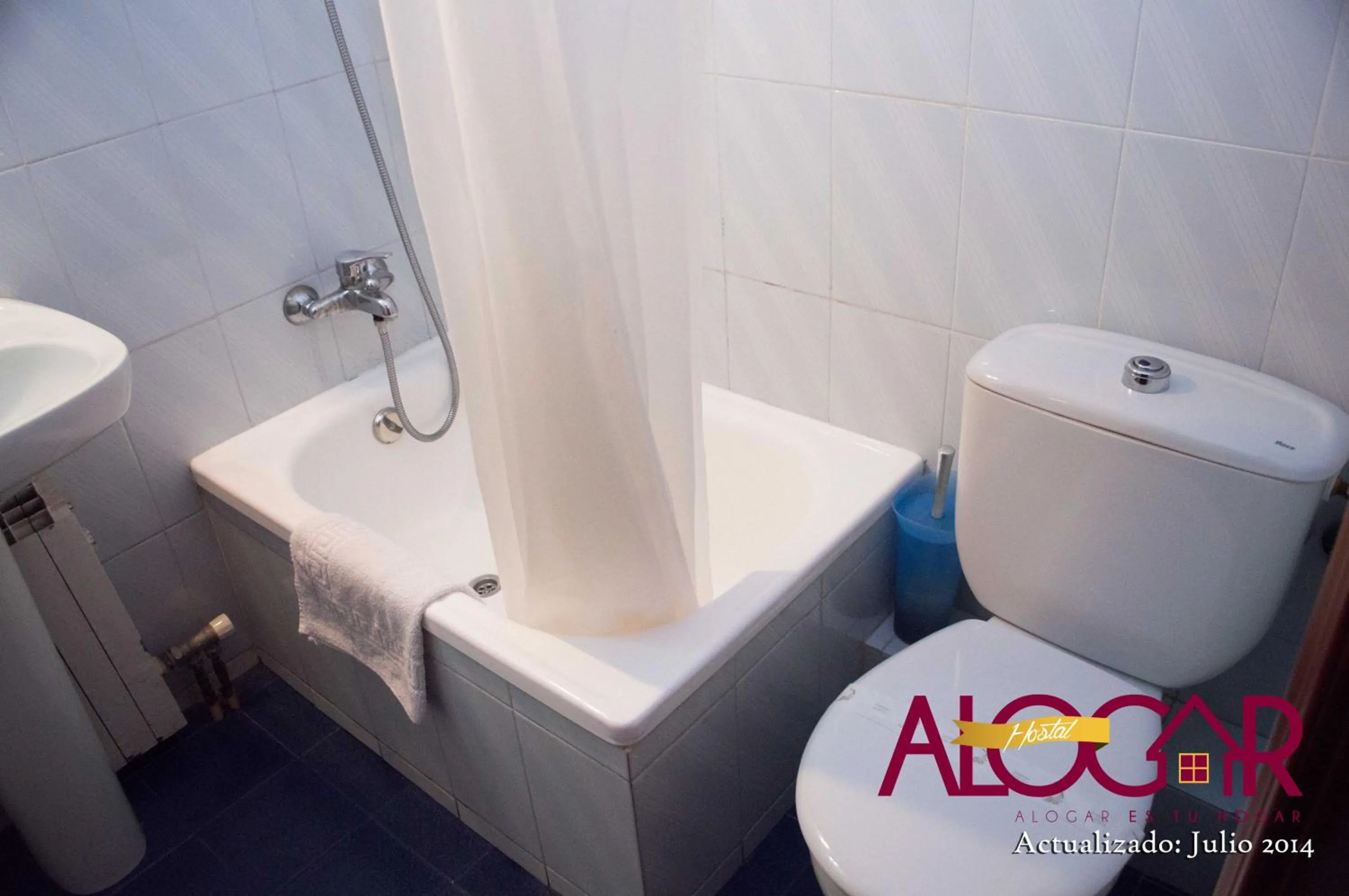Bathroom in Hostal Alogar
