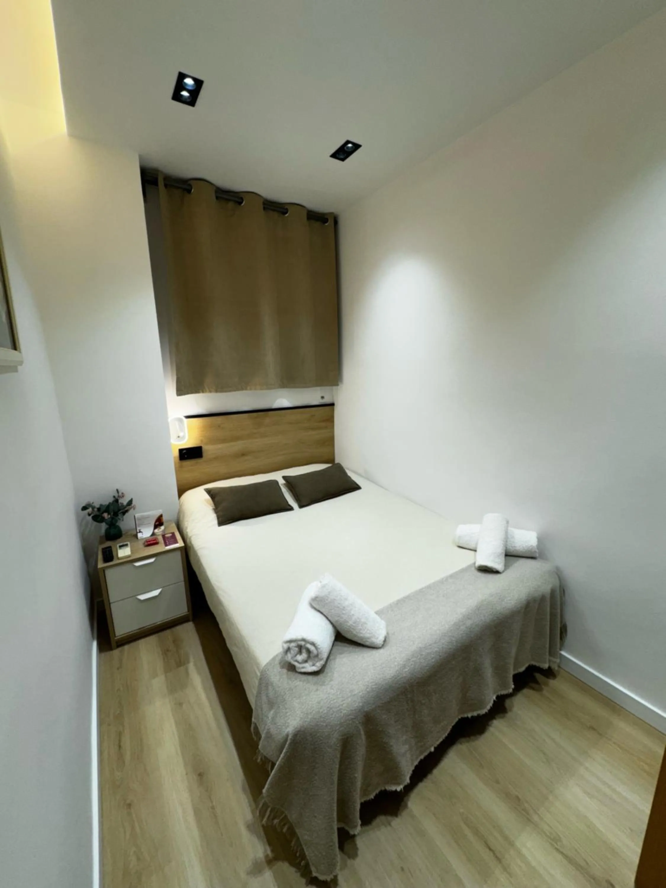 Photo of the whole room, Bed in Hostal Alogar