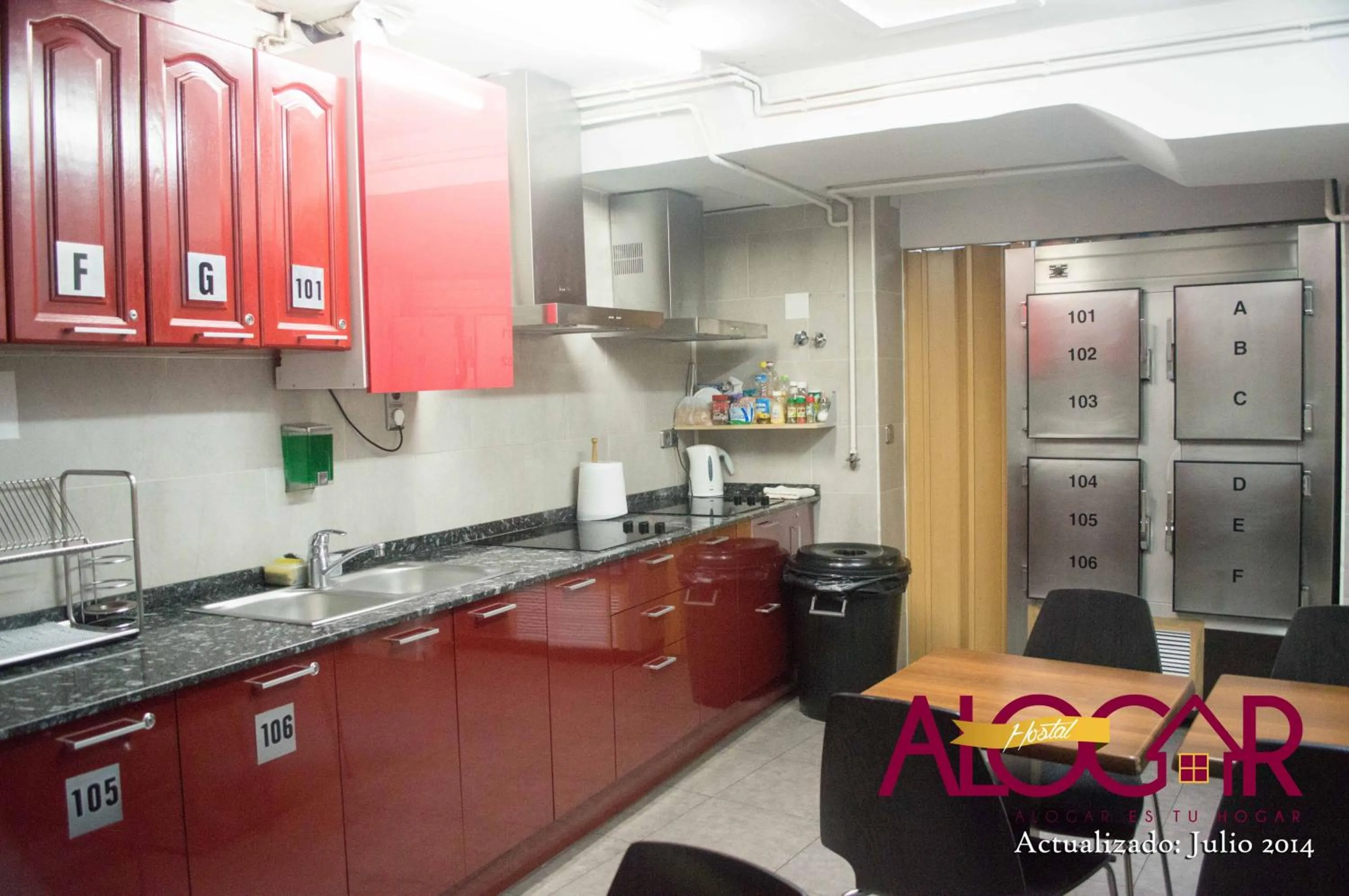 Kitchen or kitchenette in Hostal Alogar