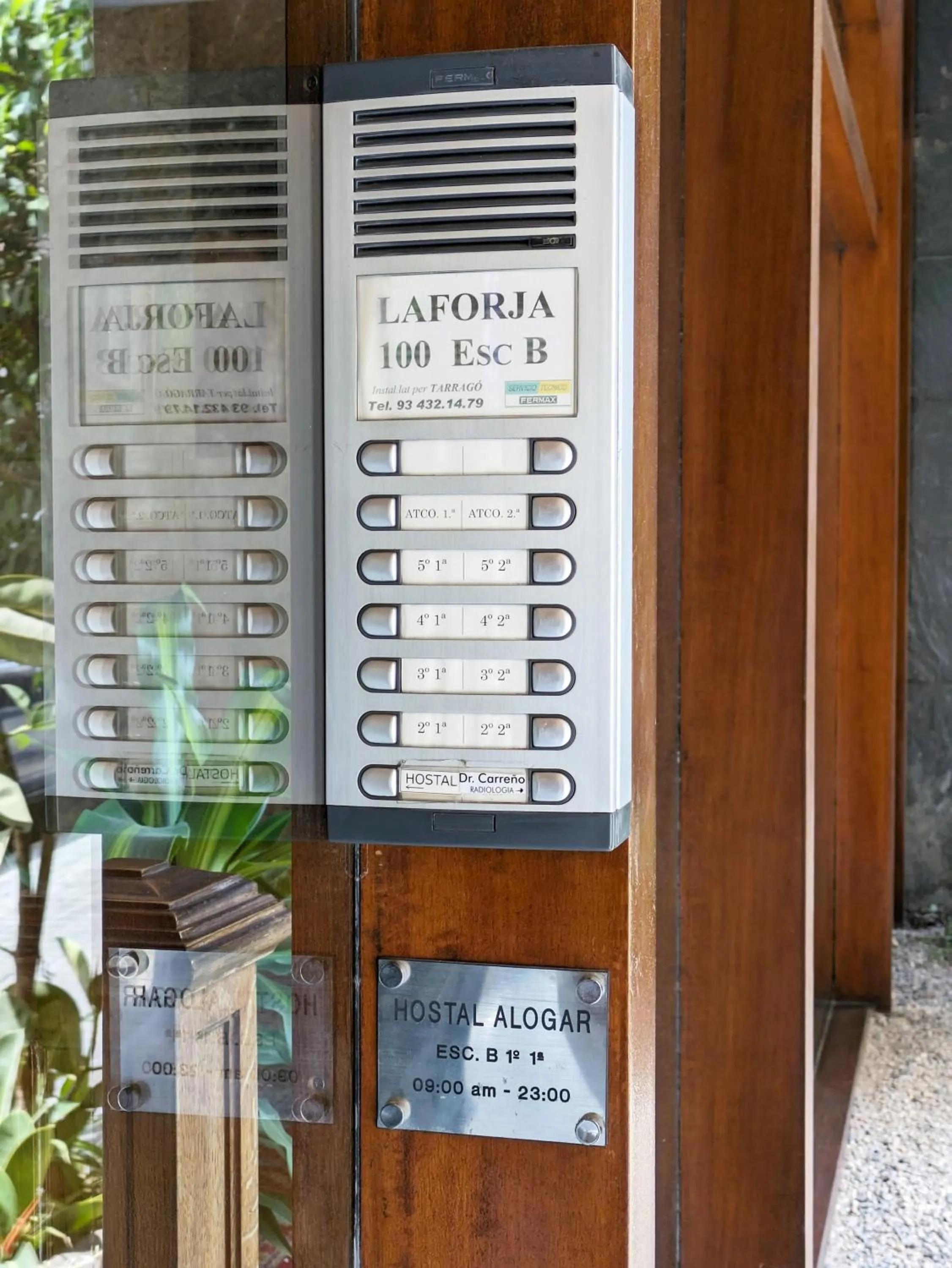 Facade/entrance in Hostal Alogar