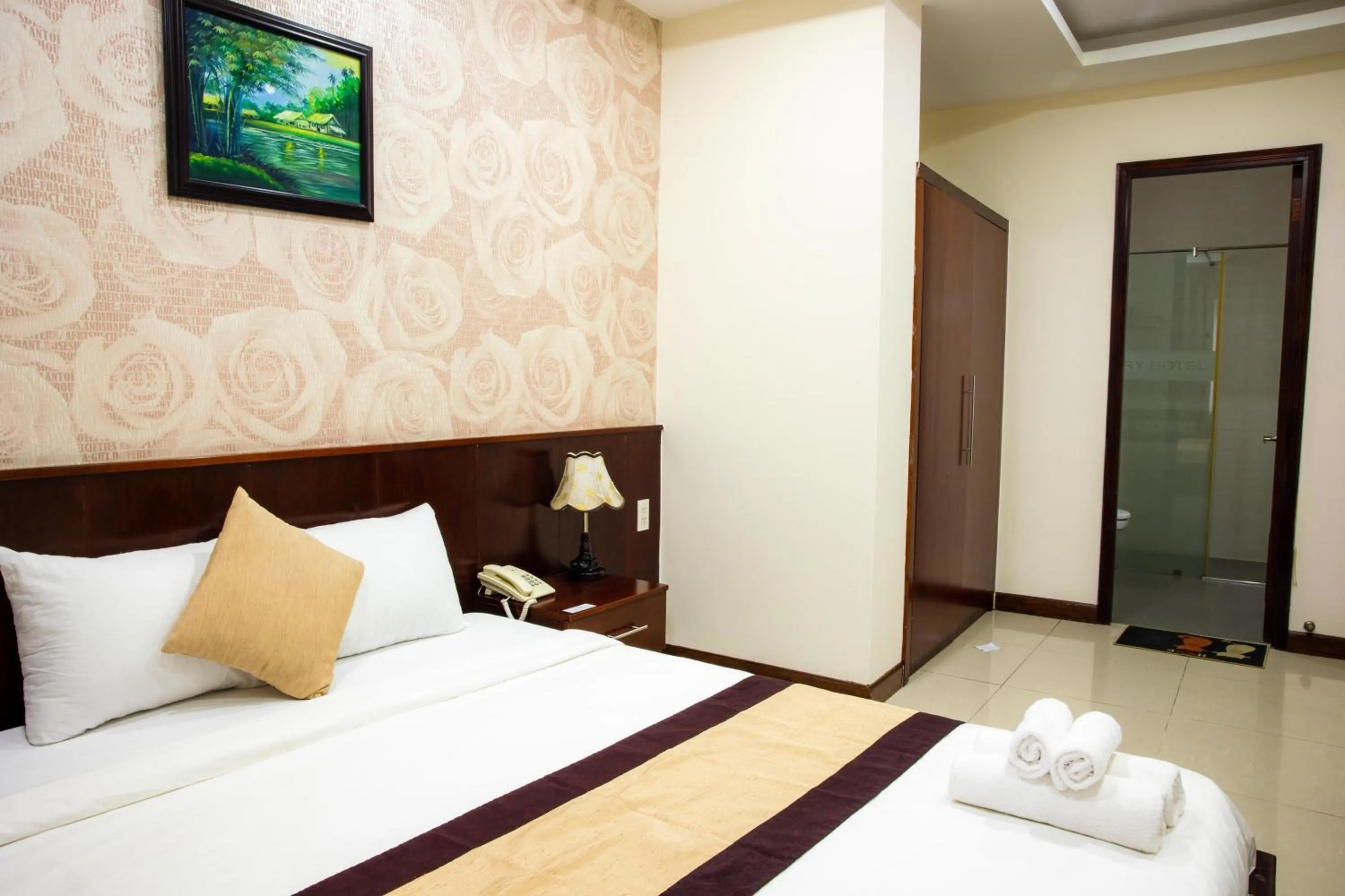 wardrobe, Bed in LUXURY HOTEL HẬU GIANG
