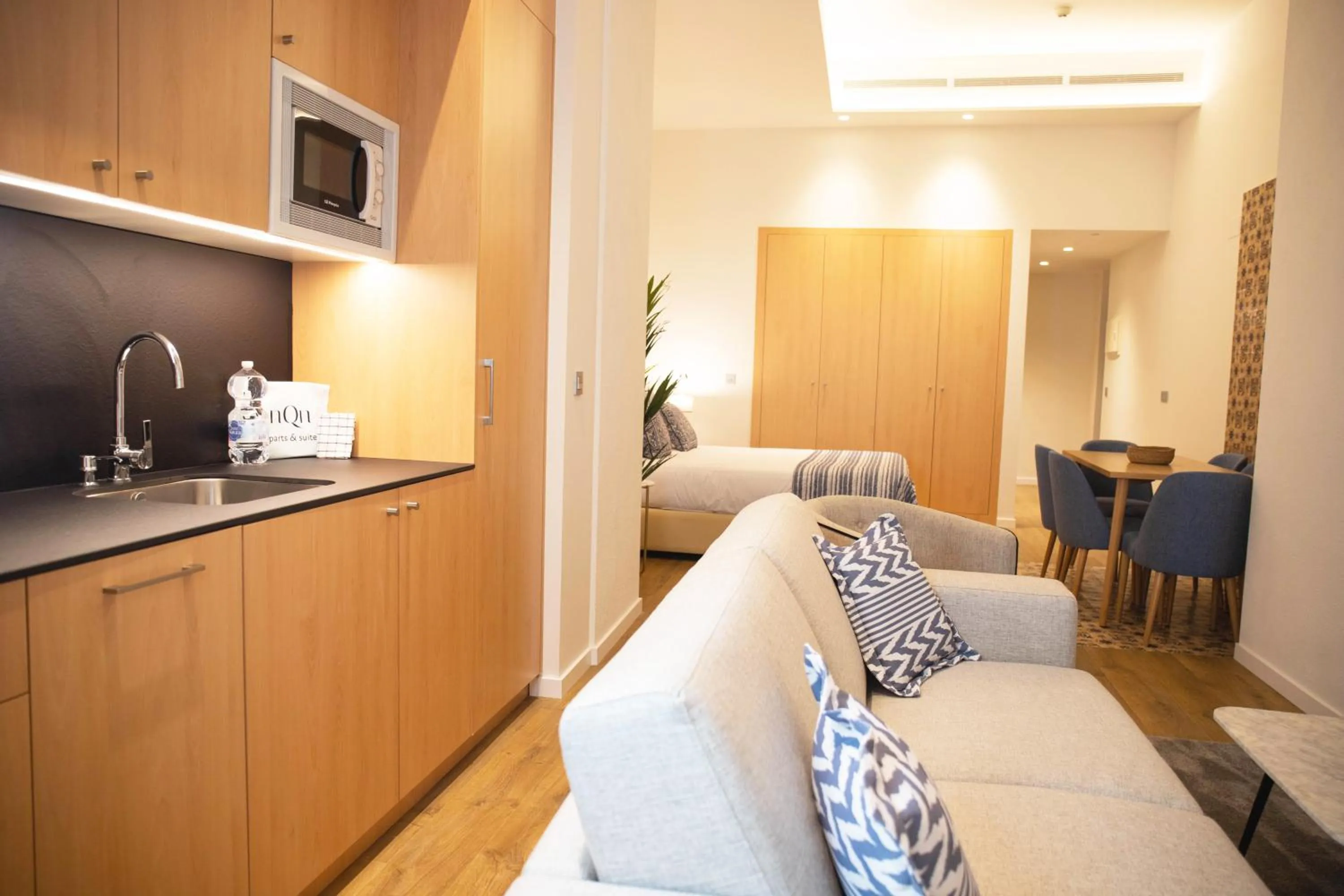 TV and multimedia in nQn Aparts & Suites Sevilla