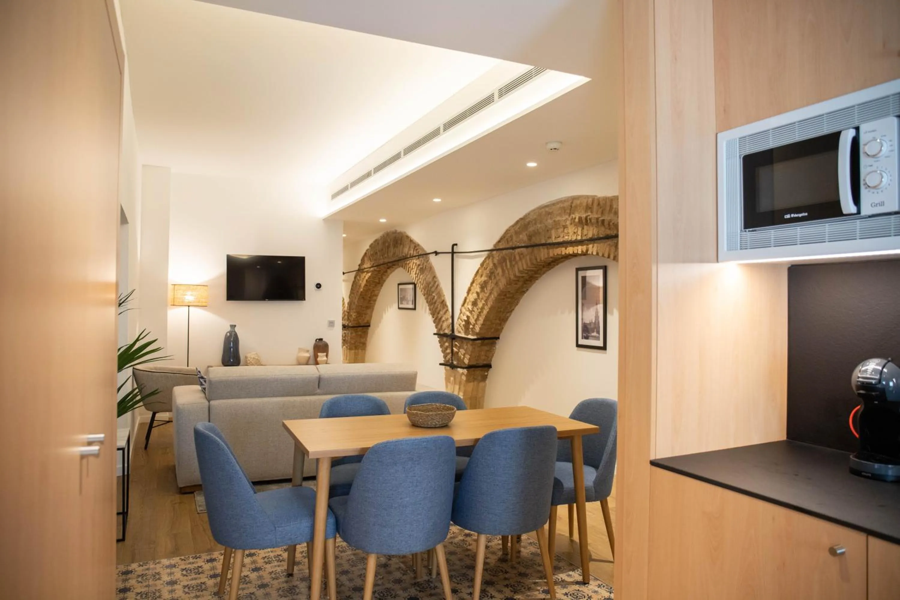 Communal lounge/ TV room in nQn Aparts & Suites Sevilla