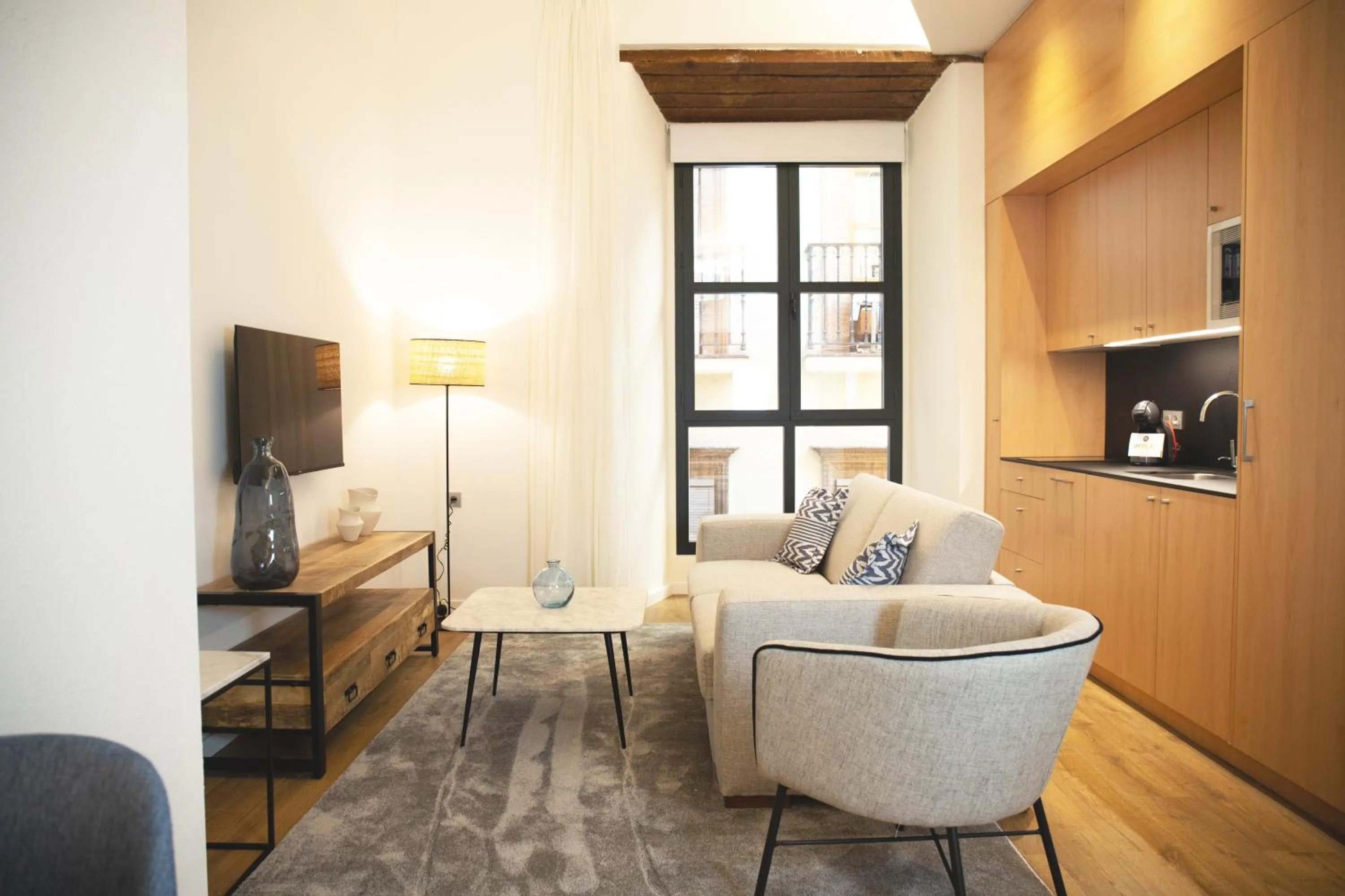 TV and multimedia in nQn Aparts & Suites Sevilla