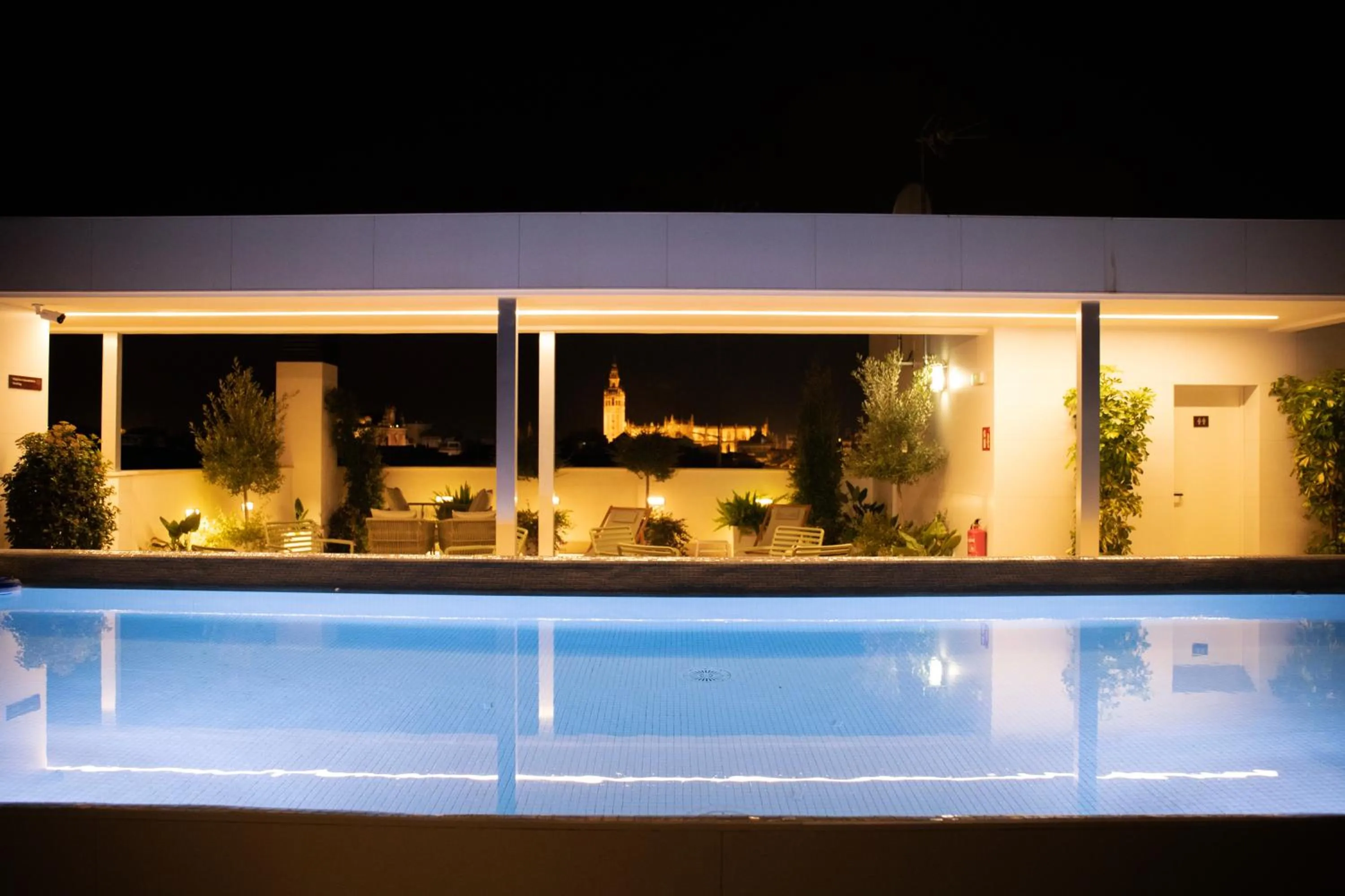 Swimming pool in nQn Aparts & Suites Sevilla