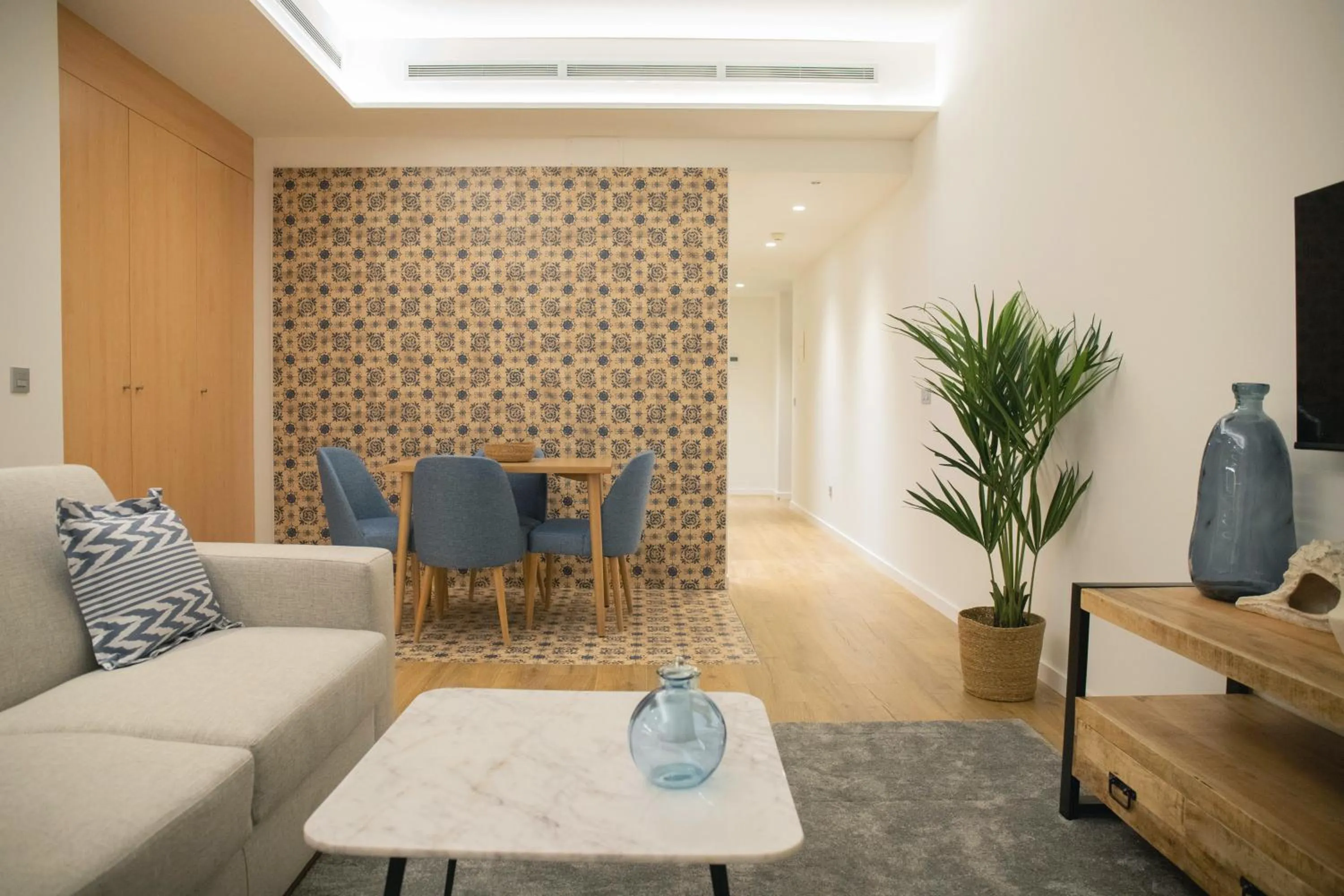 TV and multimedia in nQn Aparts & Suites Sevilla