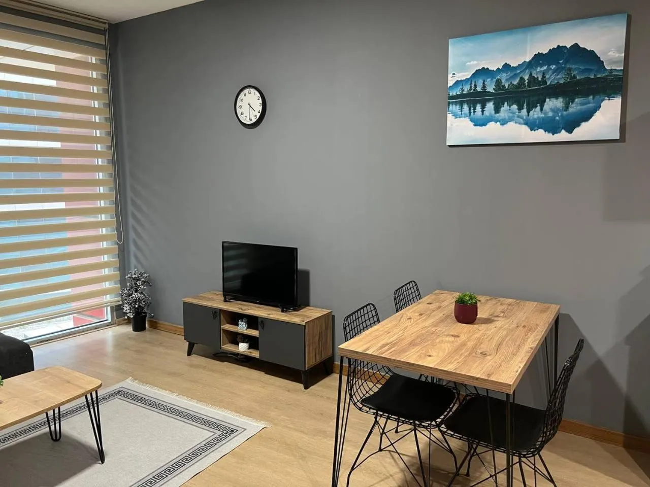 Communal lounge/ TV room in Nur Sena's House