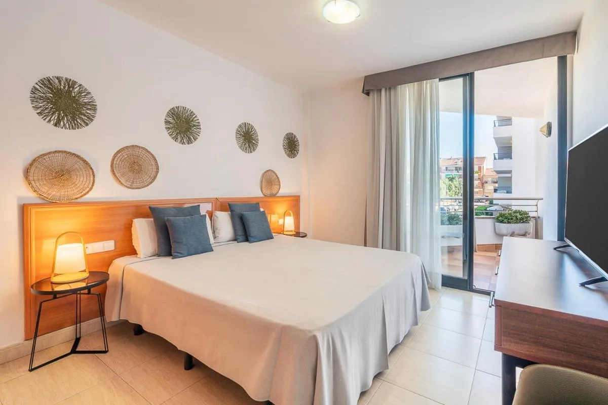 Bed in FERGUS Club Pineda Splash