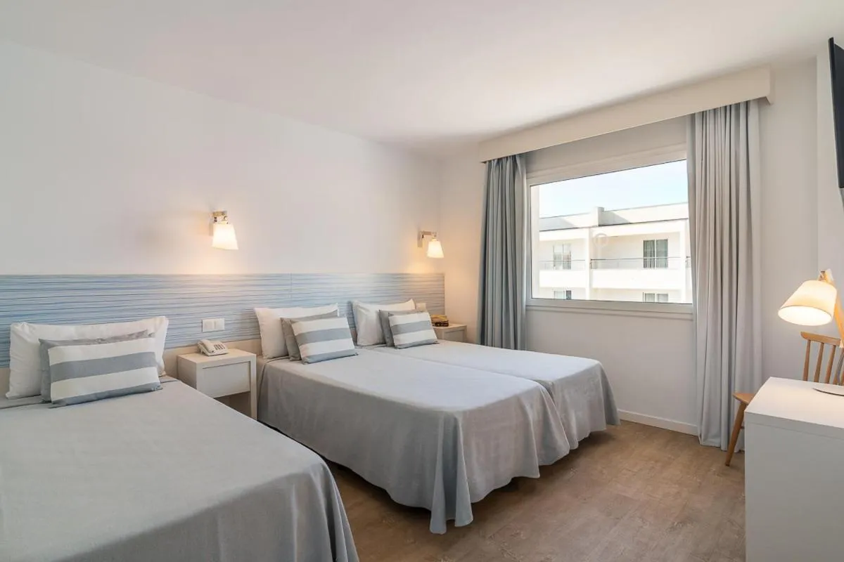 Bed in FERGUS Club Pineda Splash