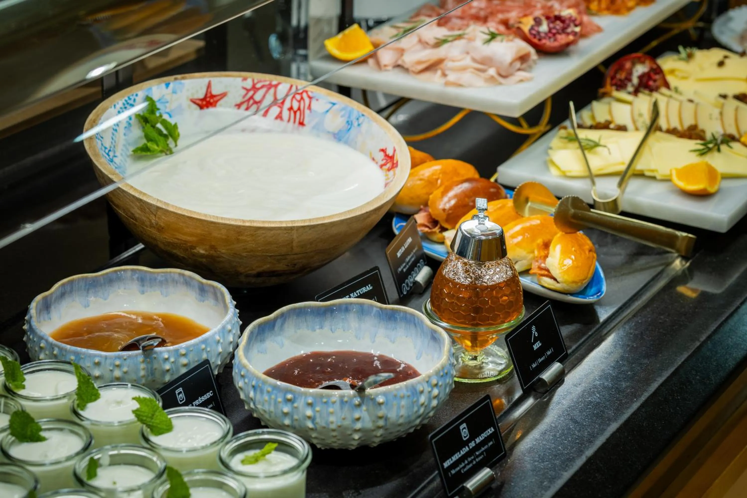 Buffet breakfast in Hotel del Mar