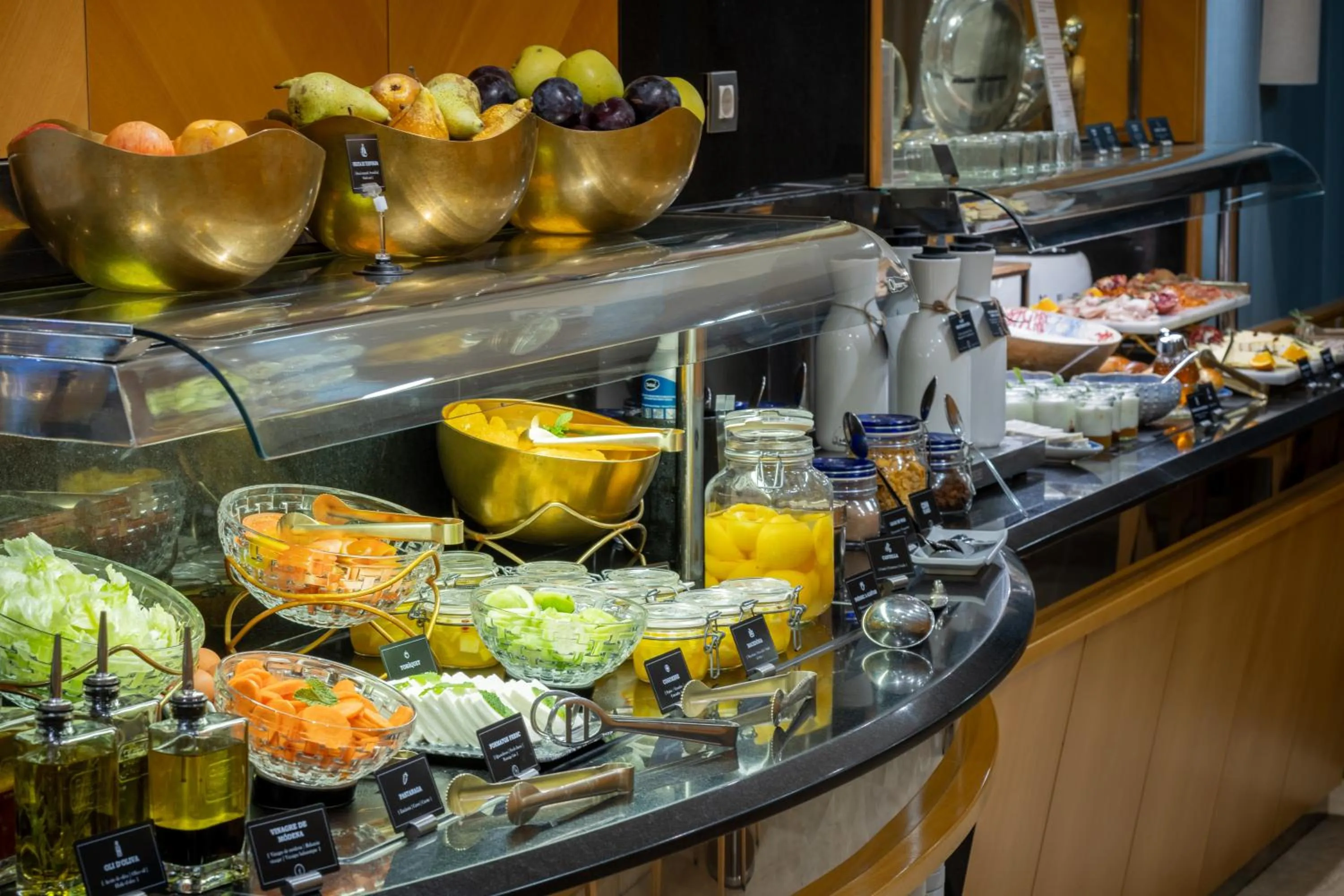 Buffet breakfast in Hotel del Mar