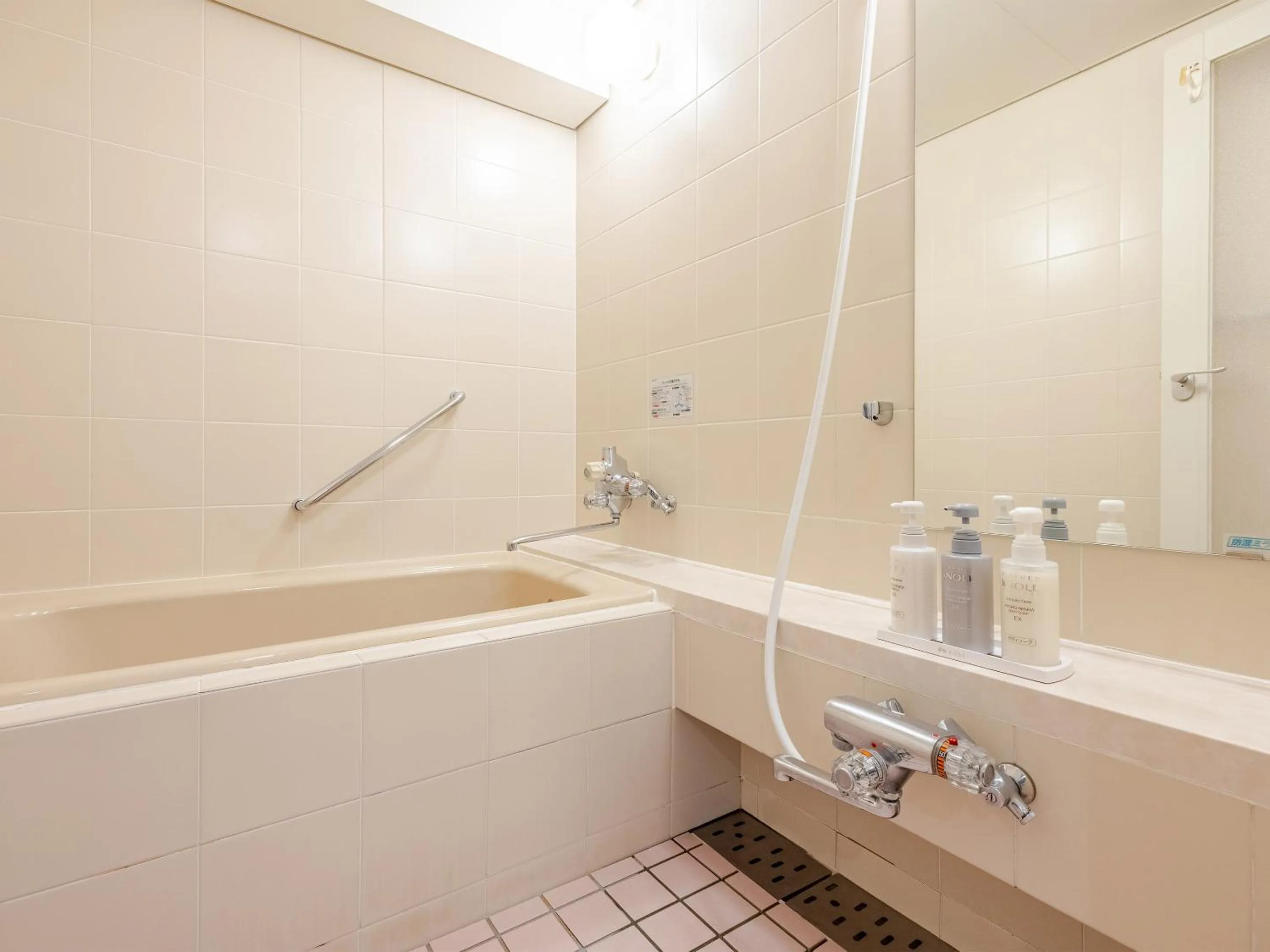 Shower in LIT’S INN Sapporo