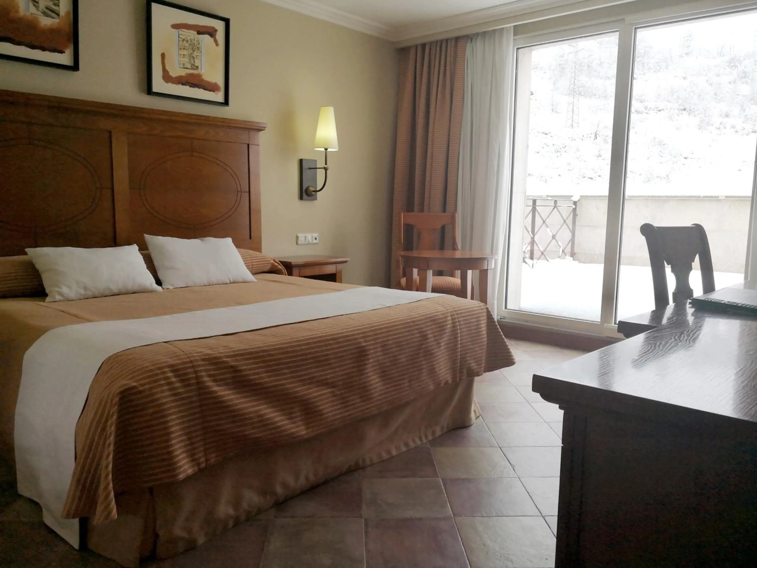 Mountain view, Bed in Hotel Pamplona Villava