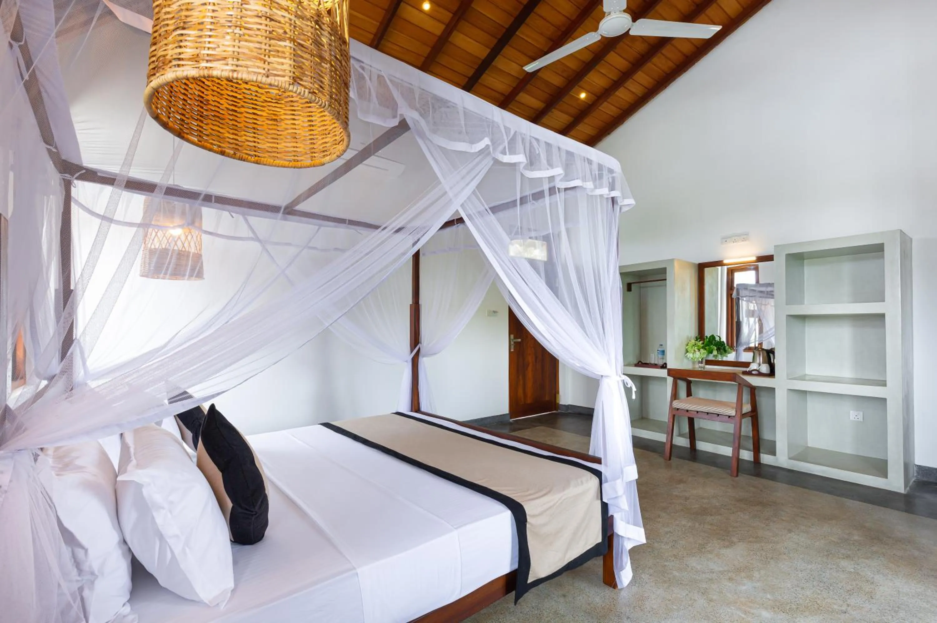 Bedroom, Bed in Serenity Boutique - Unawatuna