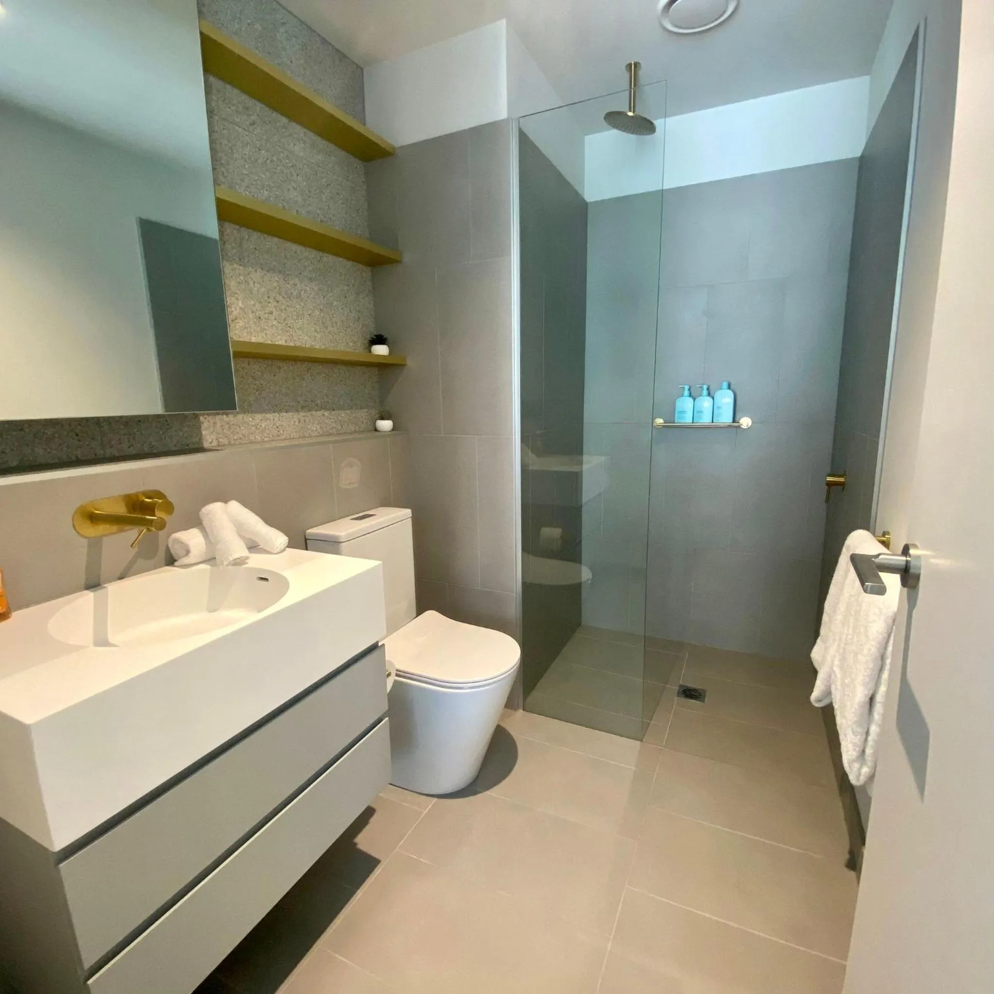 Shower in Paragon Apartments by CLLIX