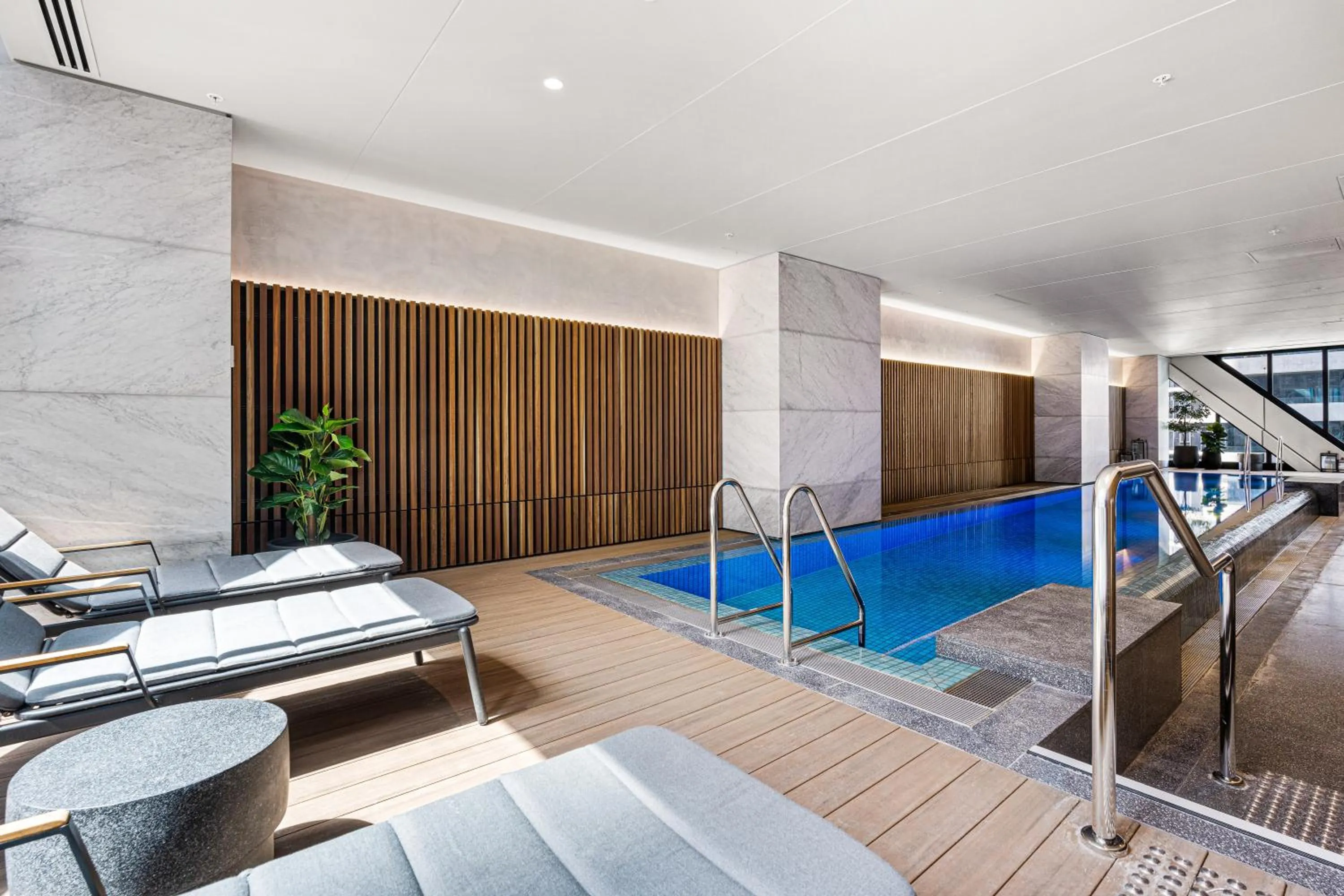 Swimming pool in Paragon Apartments by CLLIX