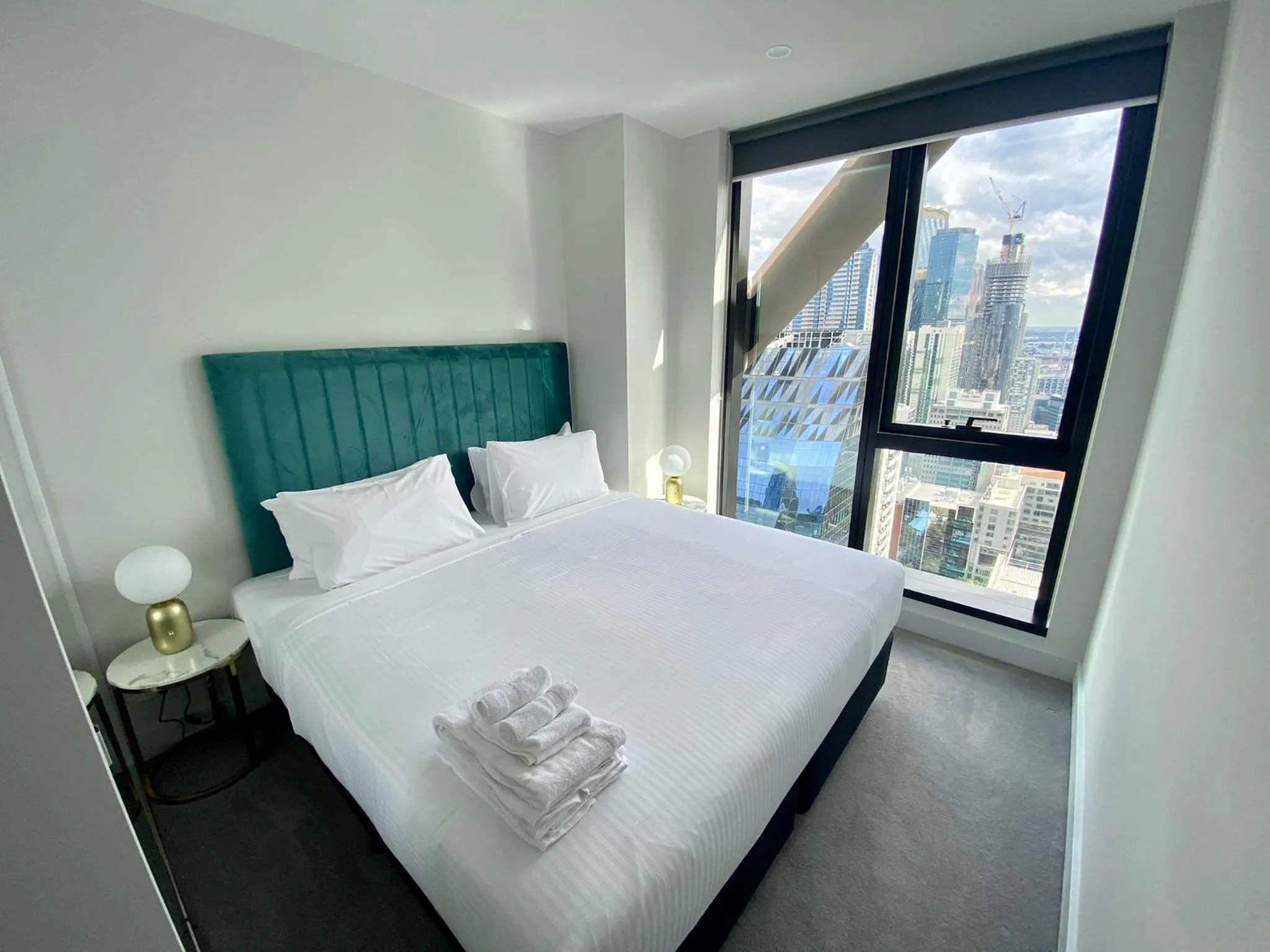 Bed in Paragon Apartments by CLLIX