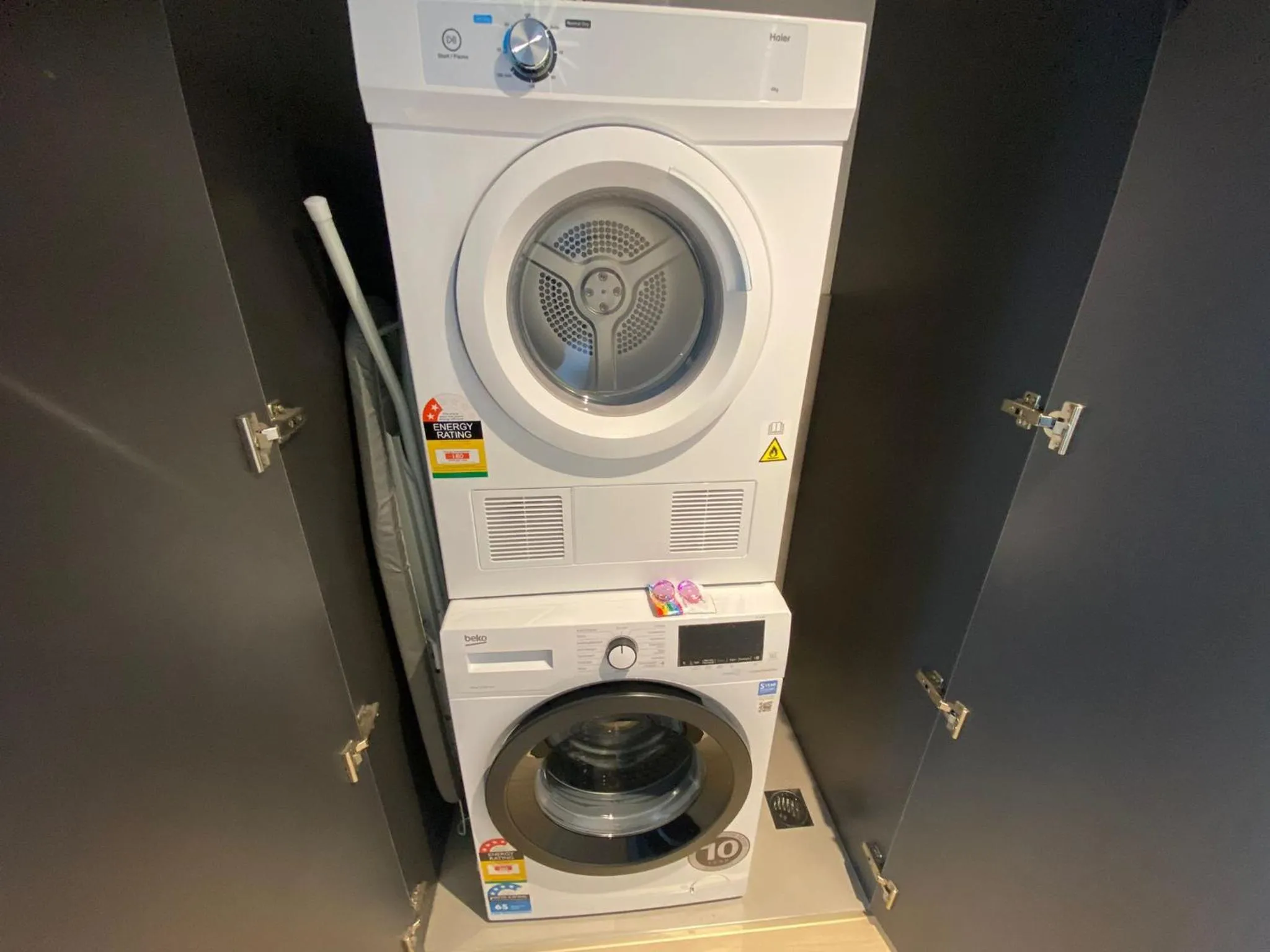 washing machine in Paragon Apartments by CLLIX