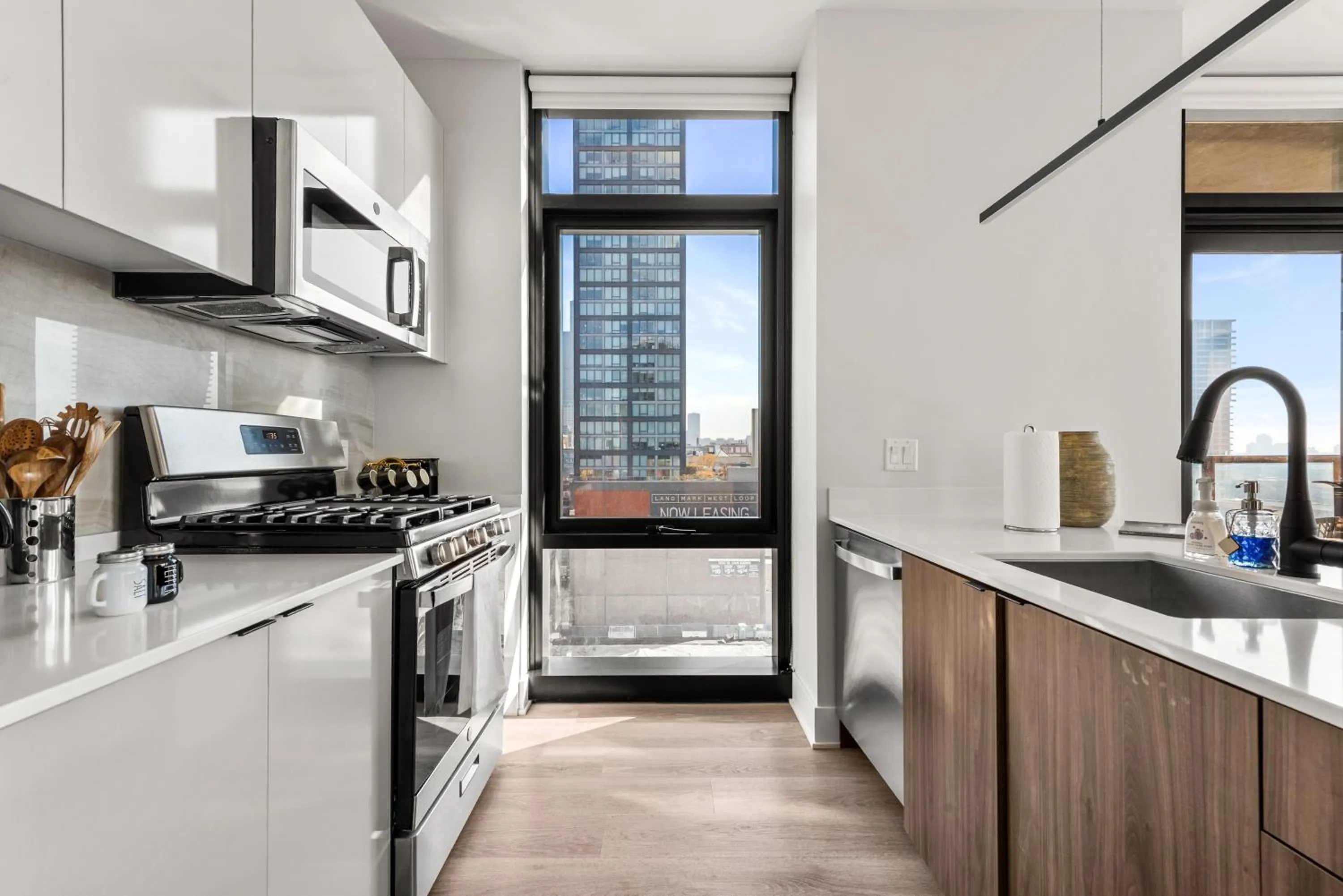 Kitchen or kitchenette in Avra Stylish Apartments Prime West Loop Location Near Union Park