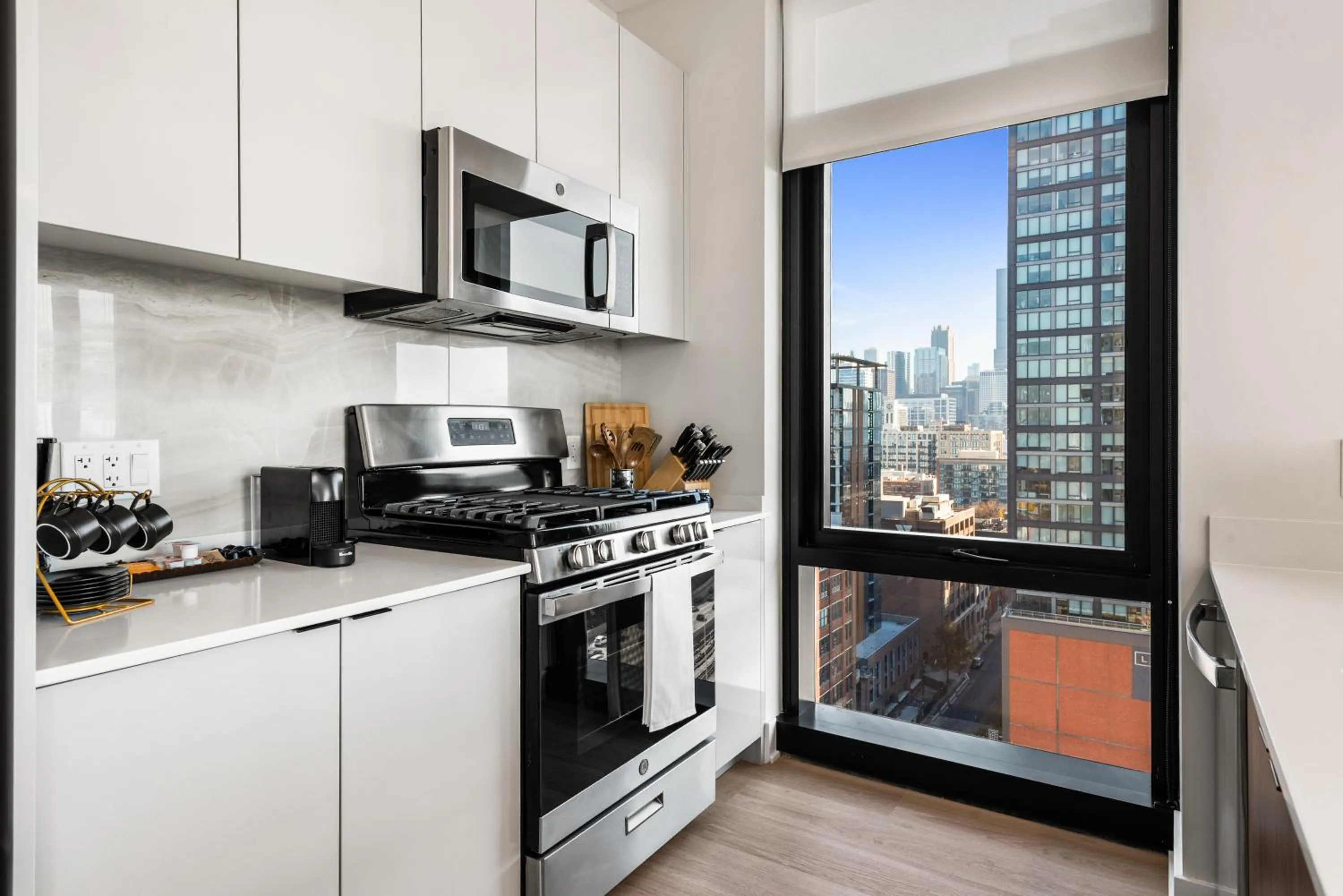 Kitchen or kitchenette in Avra Stylish Apartments Prime West Loop Location Near Union Park