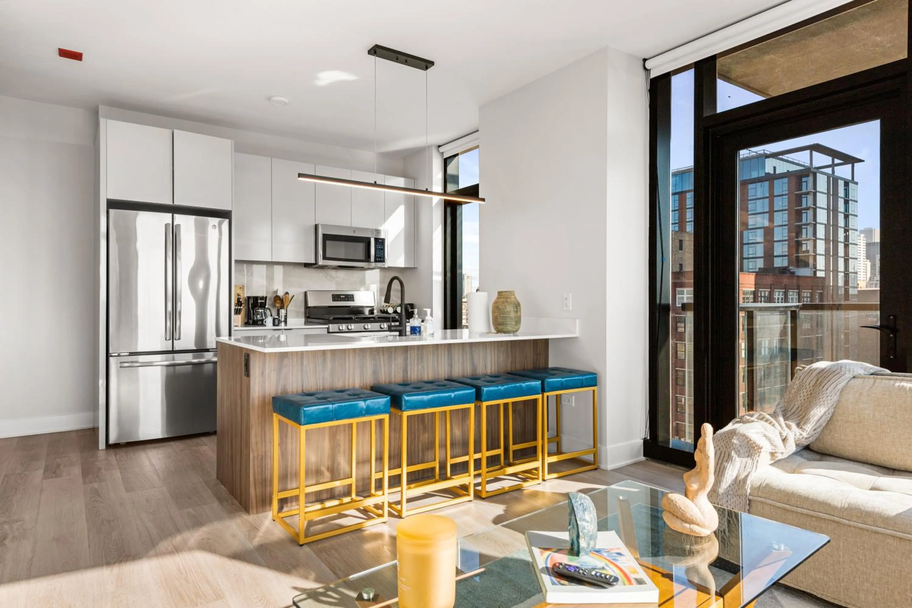 Kitchen or kitchenette in Avra Stylish Apartments Prime West Loop Location Near Union Park