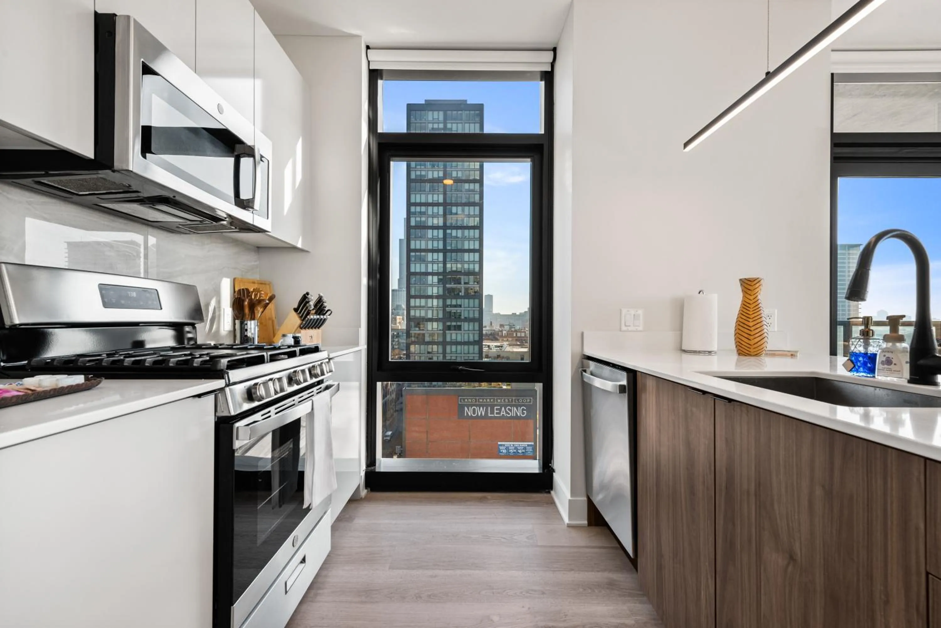 Kitchen or kitchenette in Avra Stylish Apartments Prime West Loop Location Near Union Park
