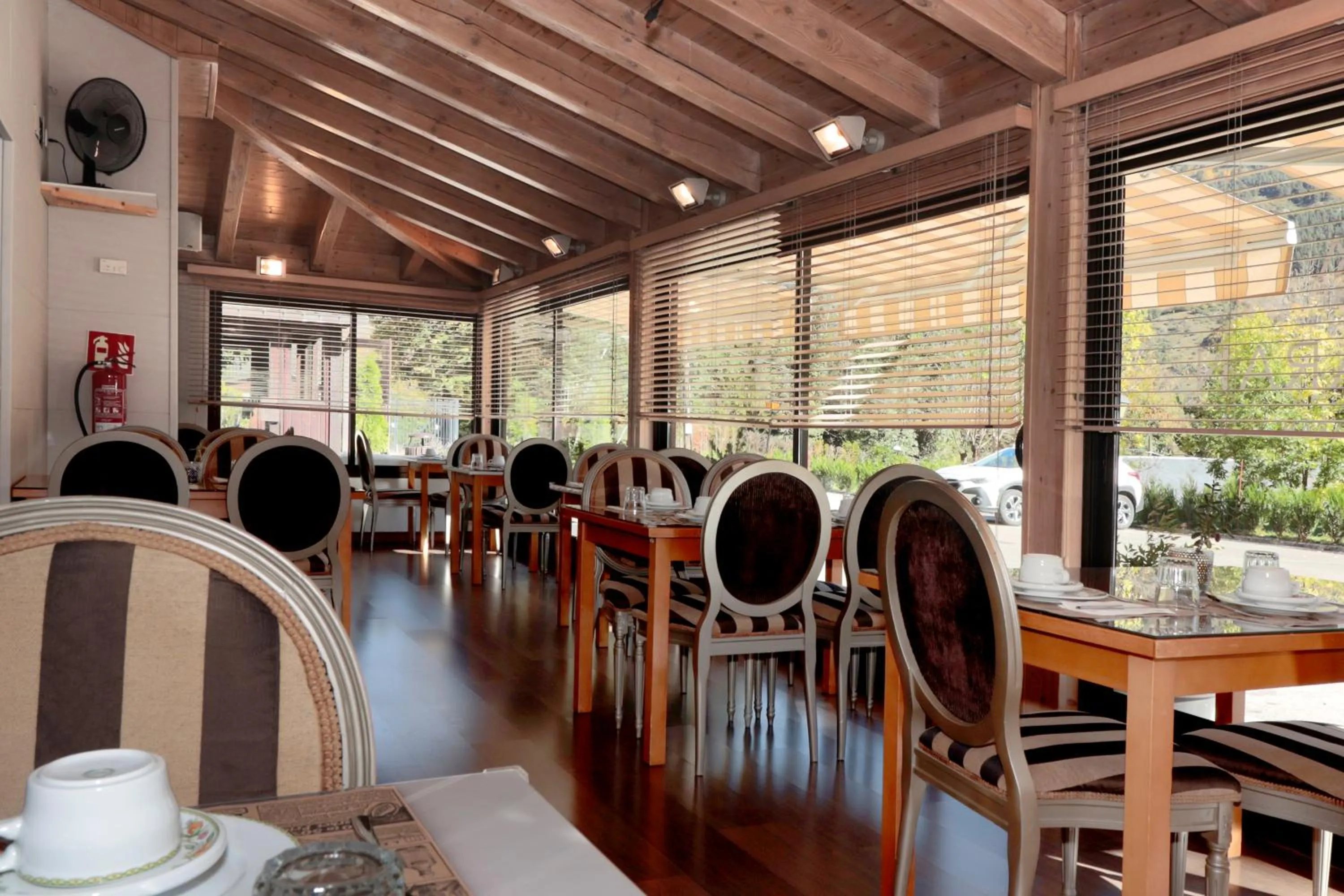 Restaurant/places to eat in Hotel Blu Aran