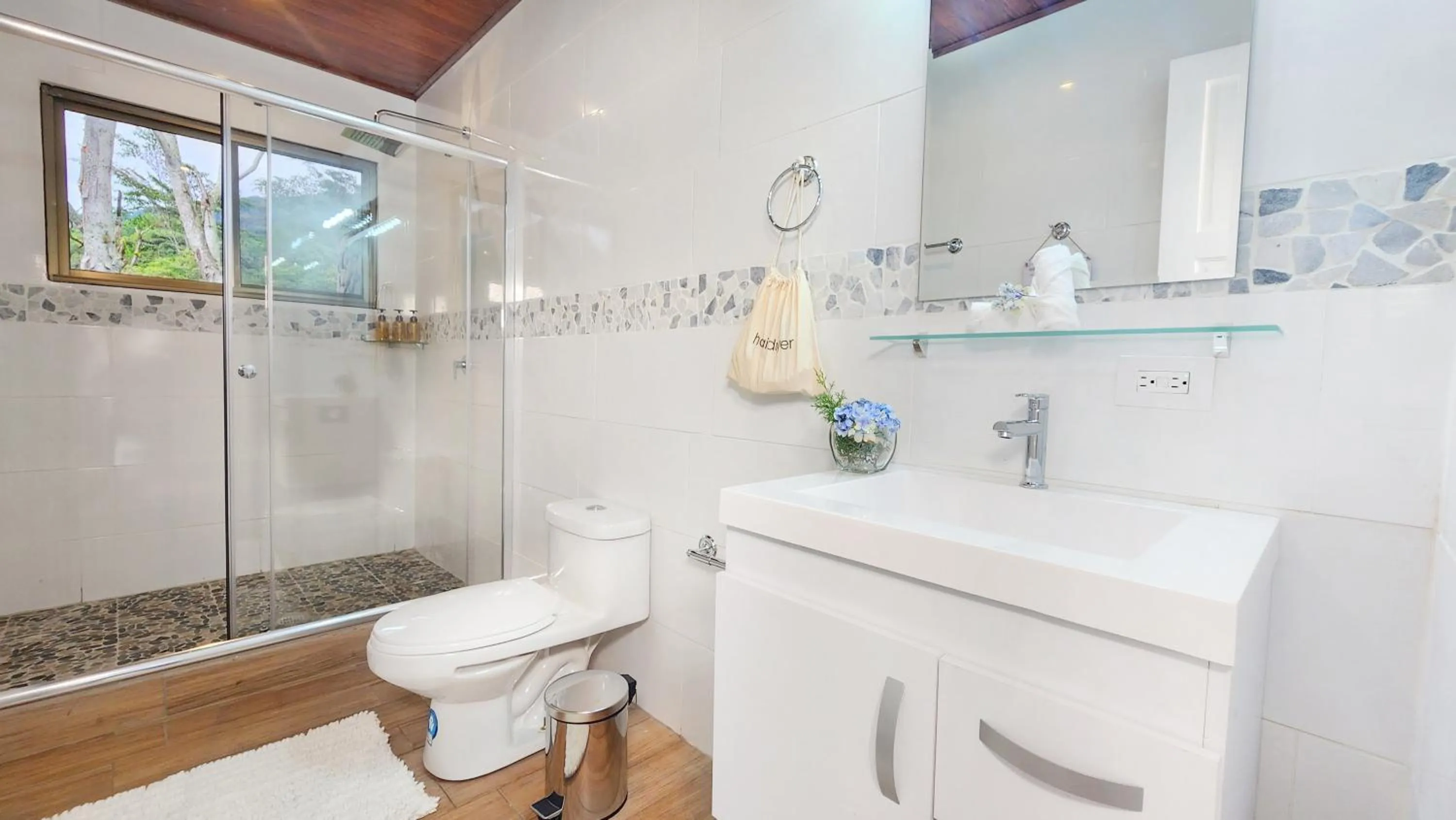 Shower in Rio Verde by Villa Alejandro