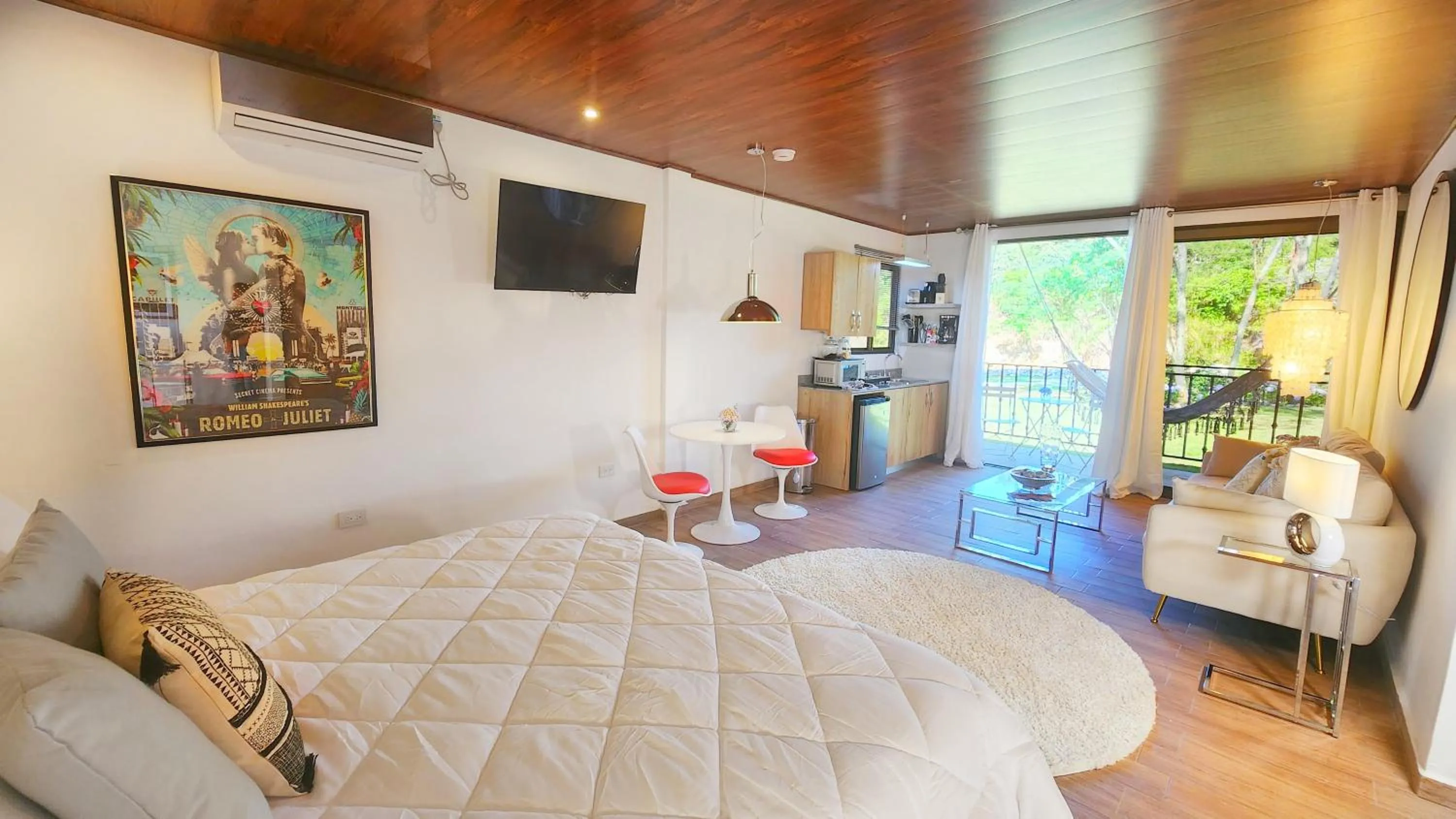 Living room, Bed in Rio Verde by Villa Alejandro