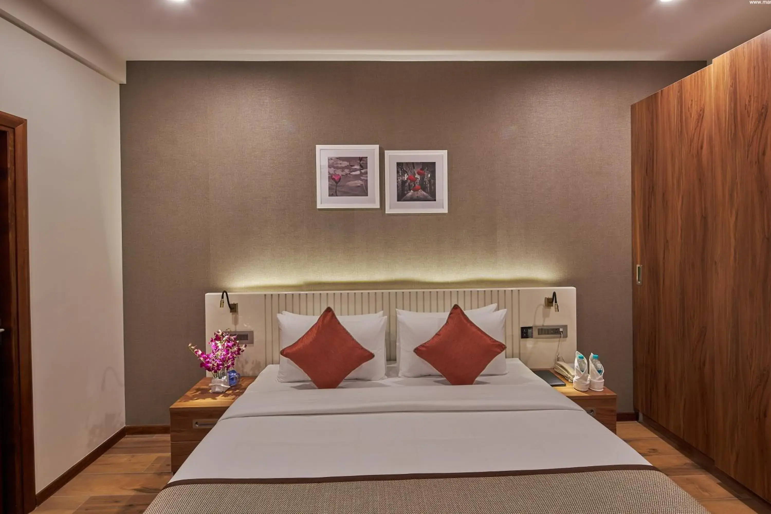 Deluxe King Room - single occupancy in Regenta Inn Grand-ORR, Mahadevapura Deluxe King Room - single occupancy in Regenta Inn Grand-ORR, Mahadevapura