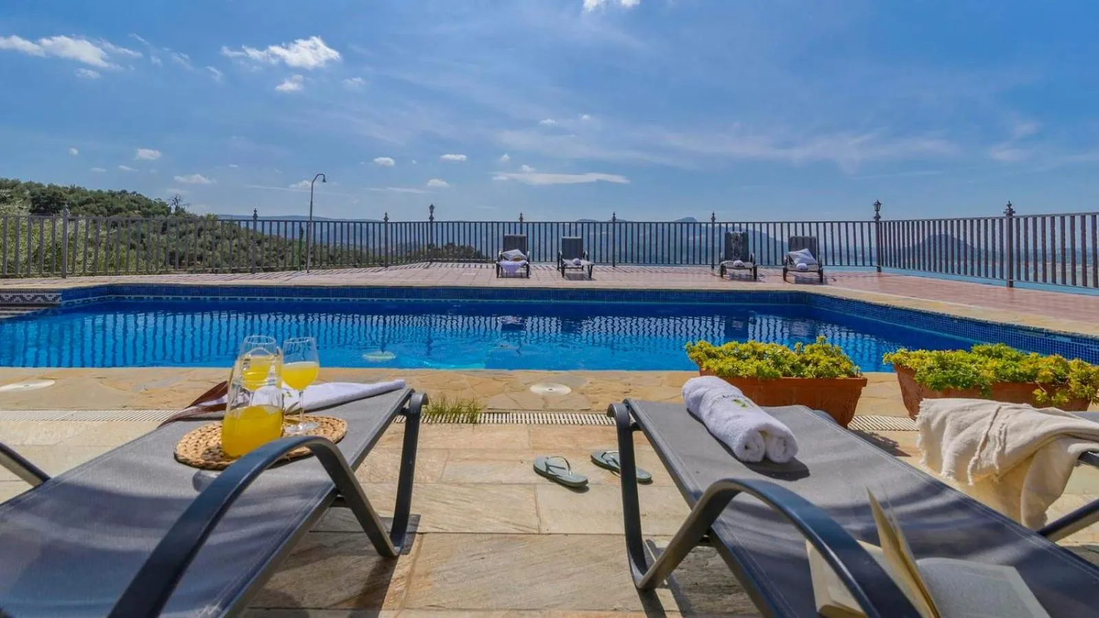 Swimming pool in La Villa del Lago Iznájar by Ruralidays