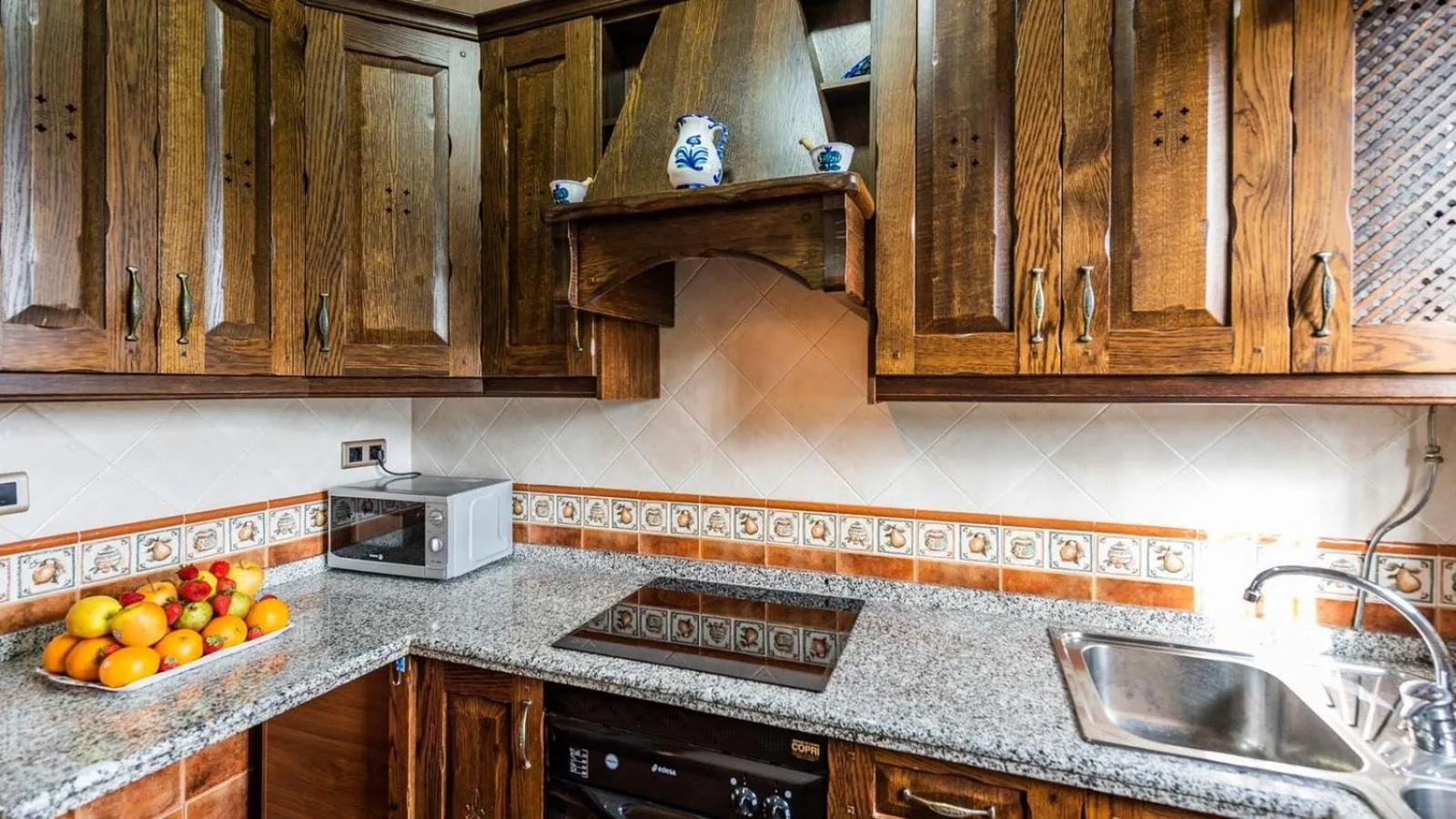 Kitchen or kitchenette in La Villa del Lago Iznájar by Ruralidays