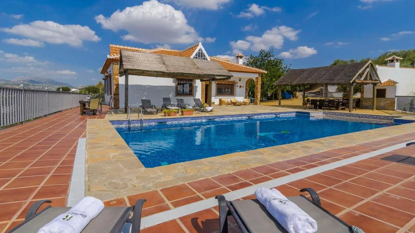 Swimming pool in La Villa del Lago Iznájar by Ruralidays