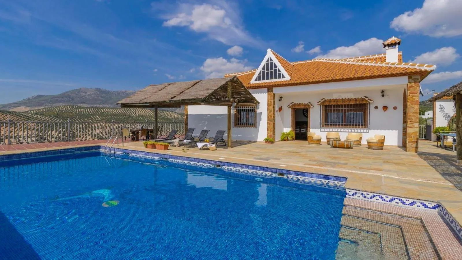 Swimming pool in La Villa del Lago Iznájar by Ruralidays