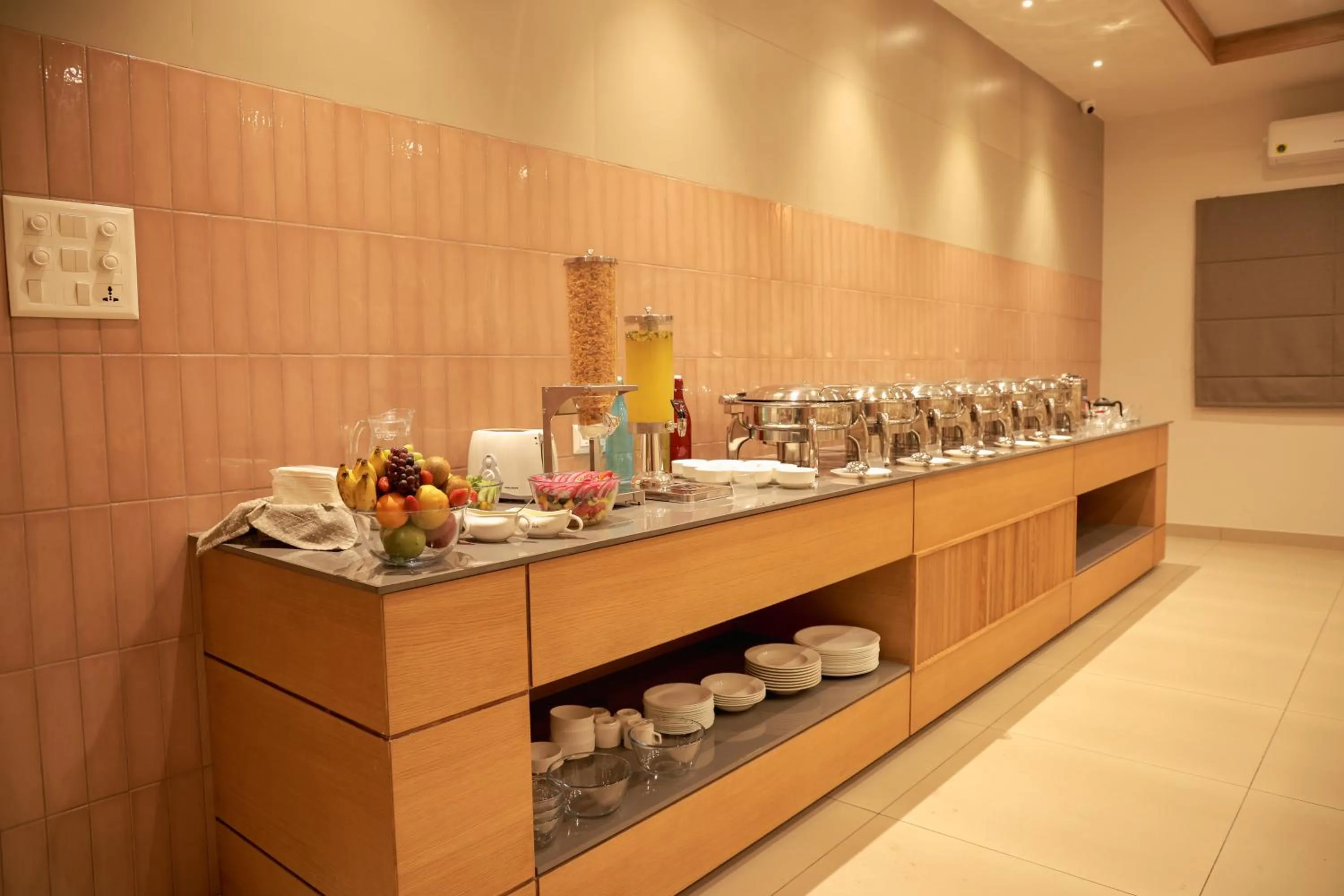 Restaurant/places to eat in HILUX COURTYARD