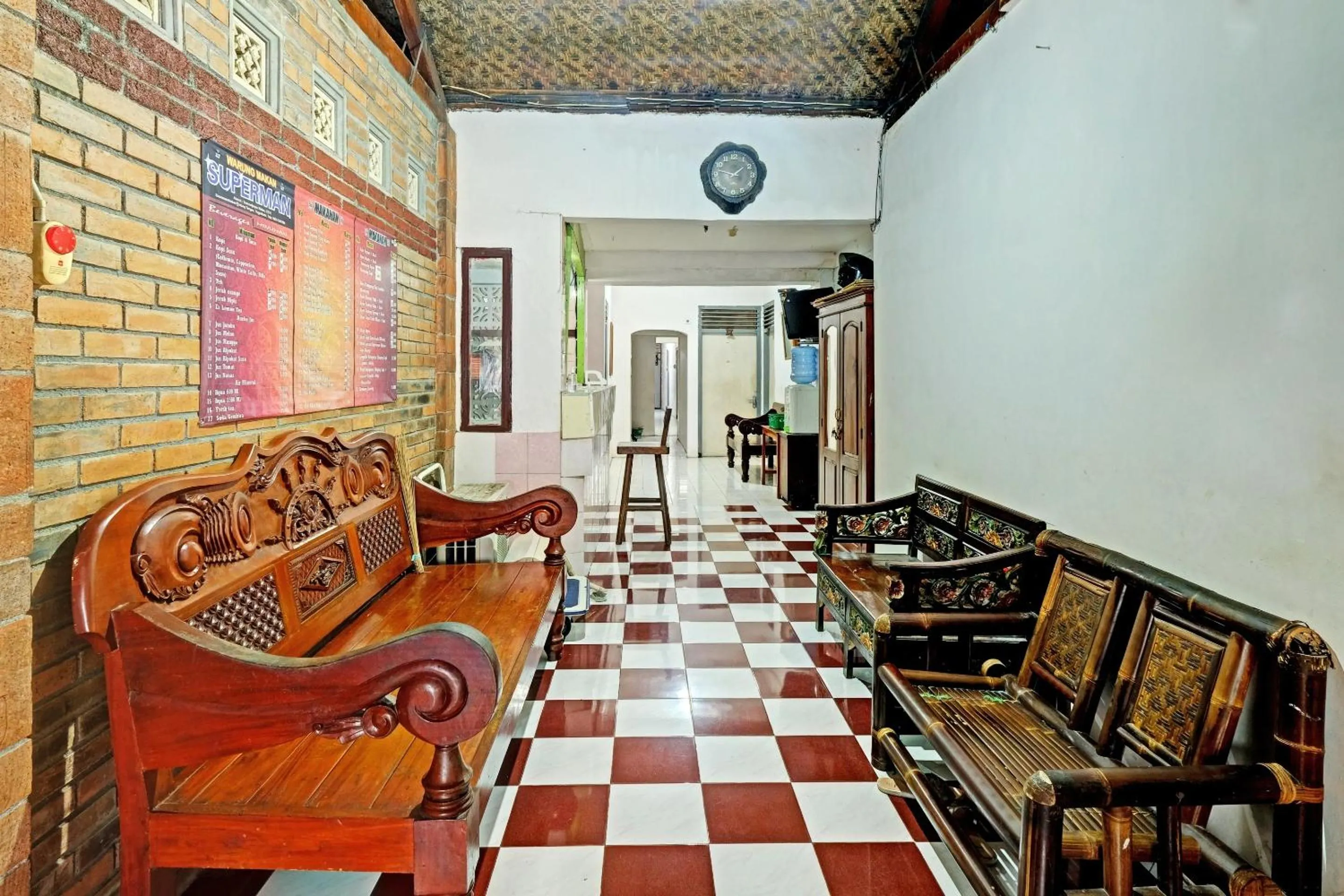 Lobby or reception in SPOT ON 91915 Homestay Superman