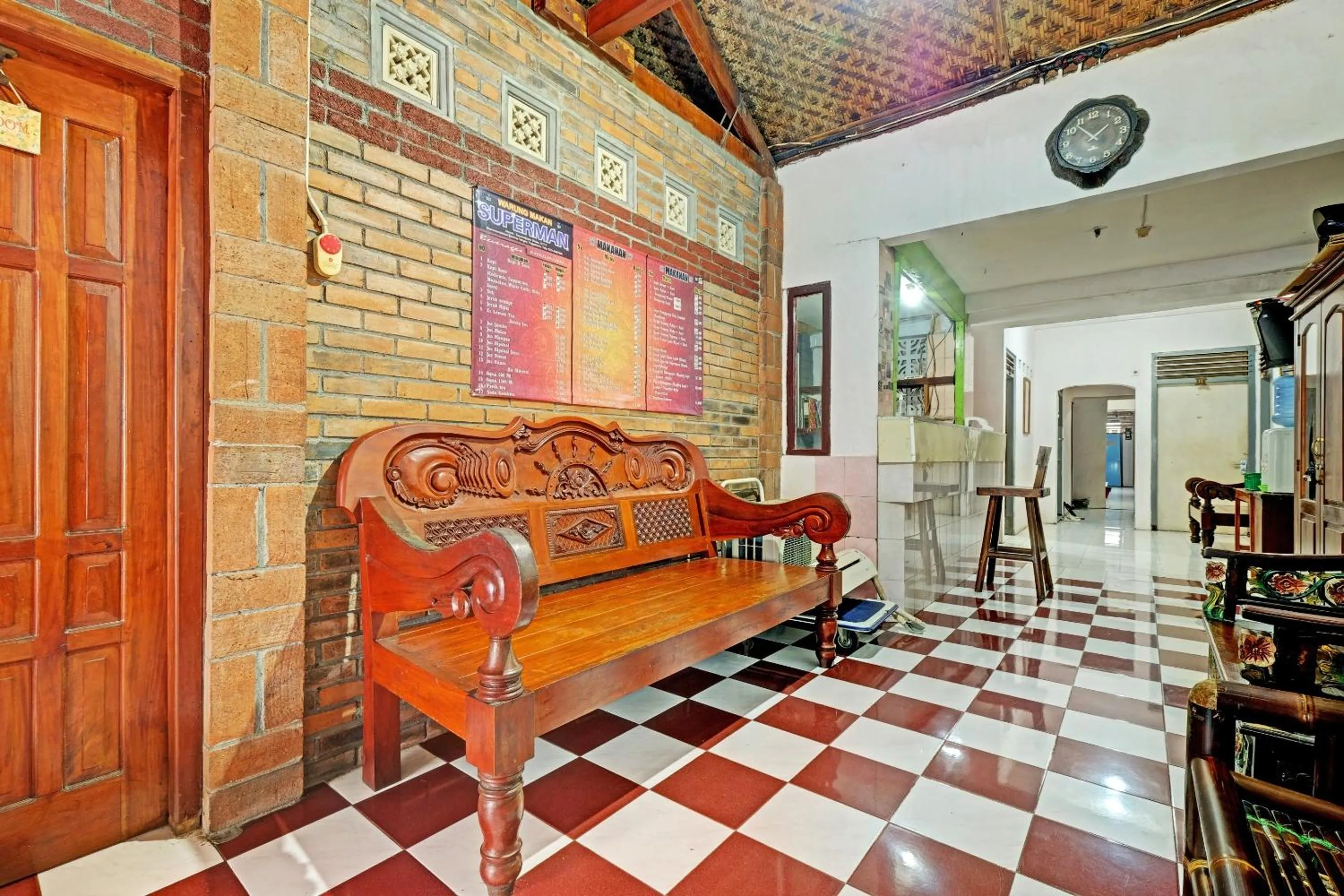 Lobby or reception in SPOT ON 91915 Homestay Superman