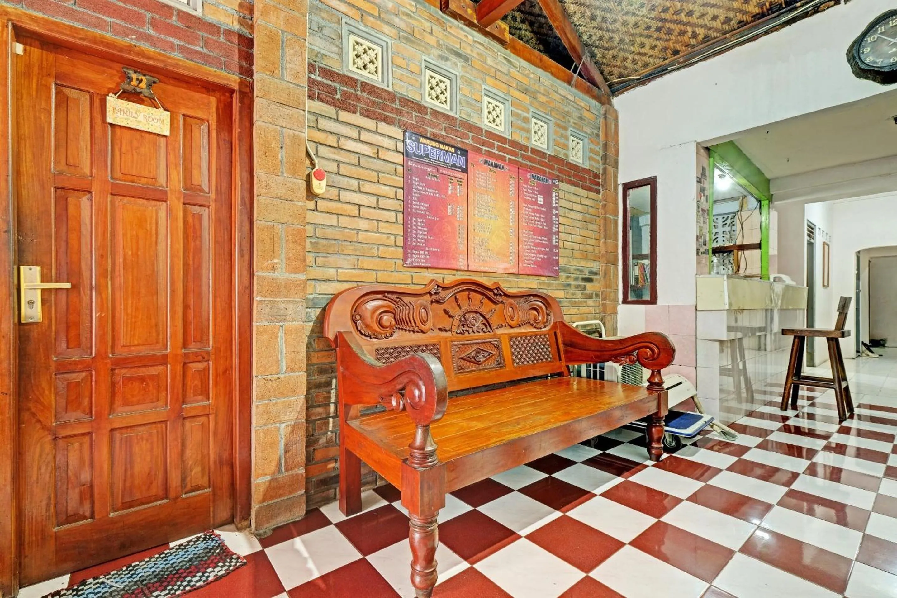 Lobby or reception in SPOT ON 91915 Homestay Superman