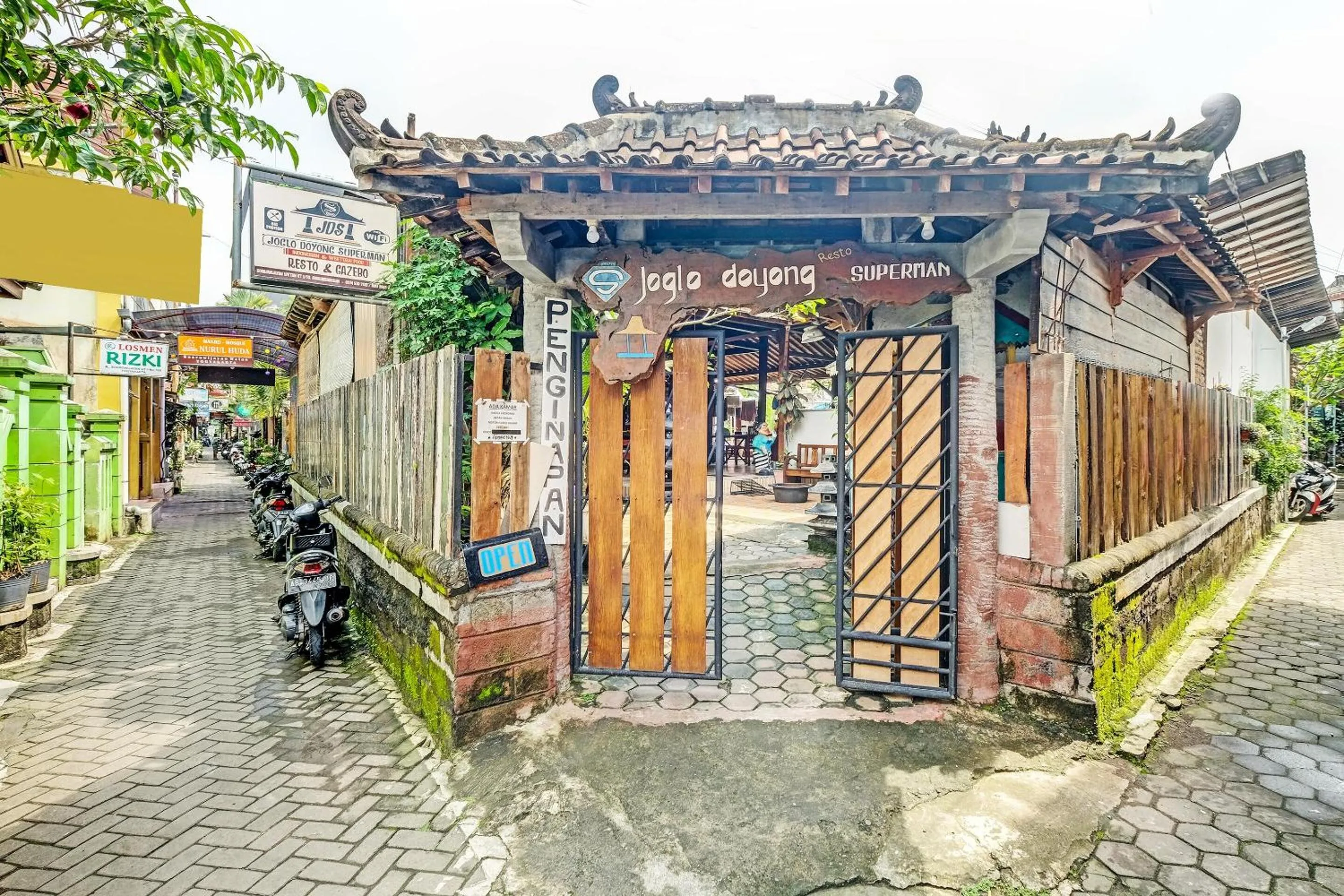 Facade/entrance in SPOT ON 91916 Joglo Doyong Homestay Syariah