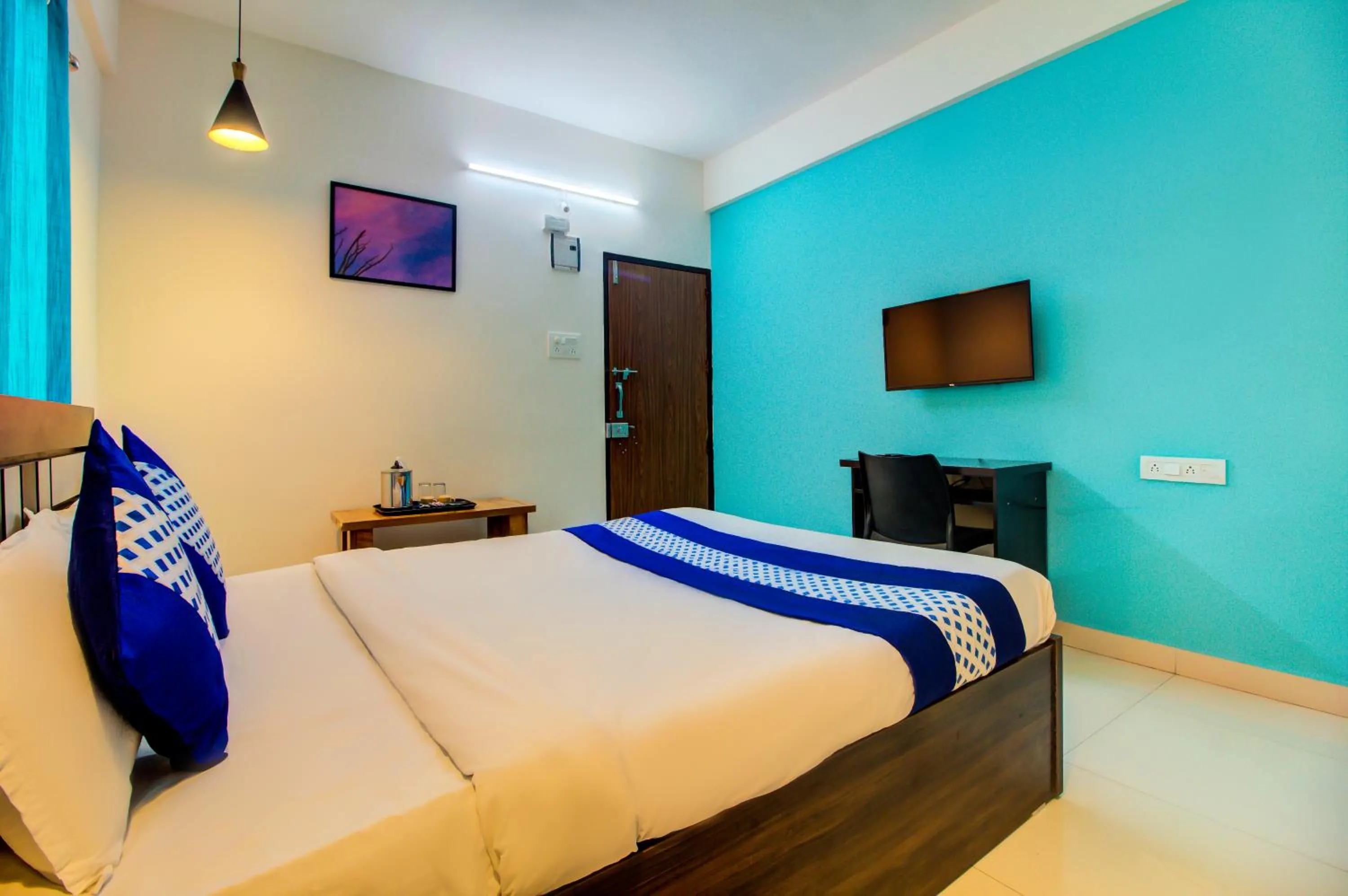 Bed in Hotel Elegant Lodging