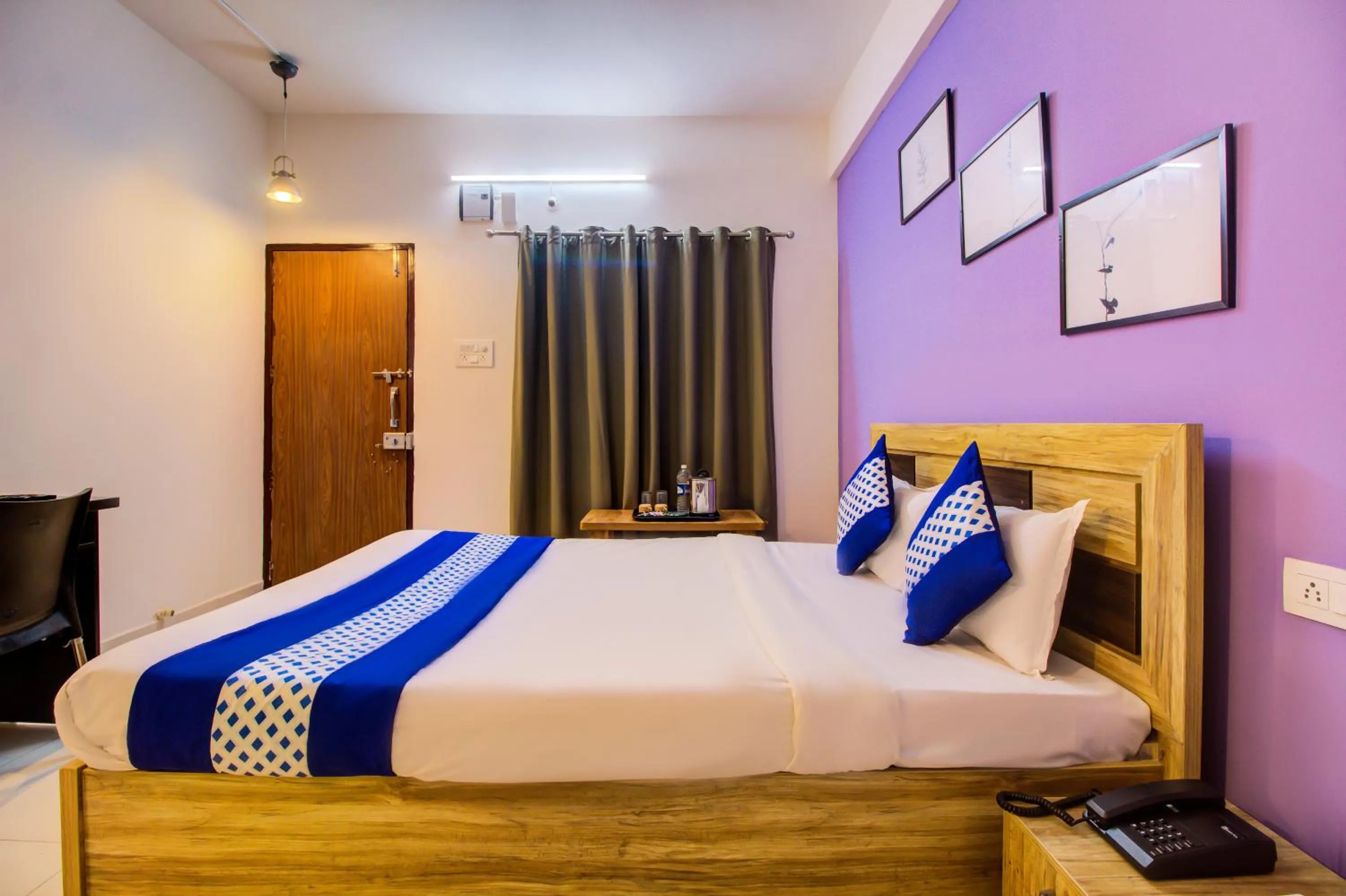 Bed in Hotel Elegant Lodging